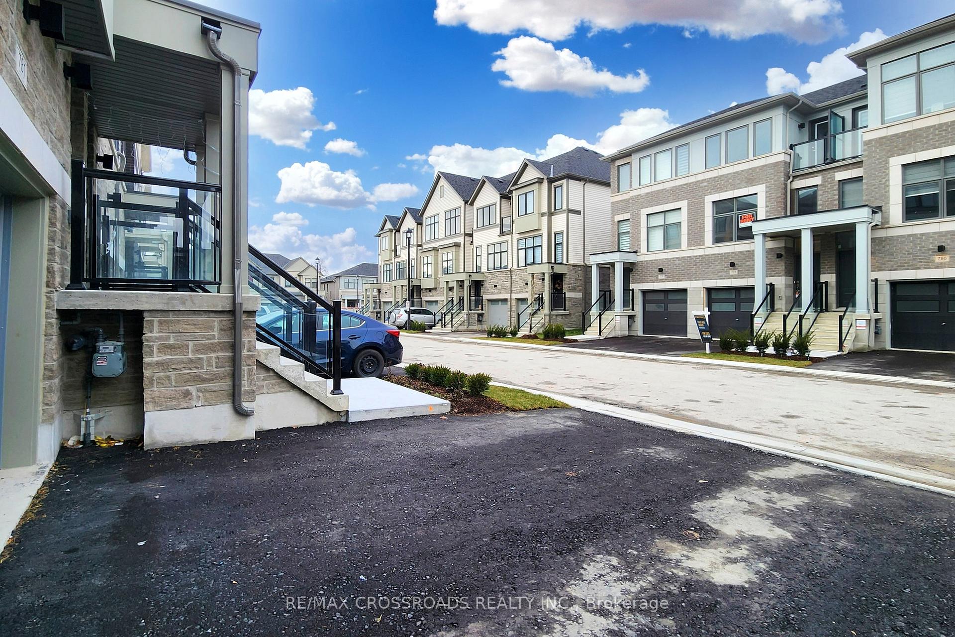 Photo 2 of 781 Kootenay Path, Oshawa, Donevan — HOMEH