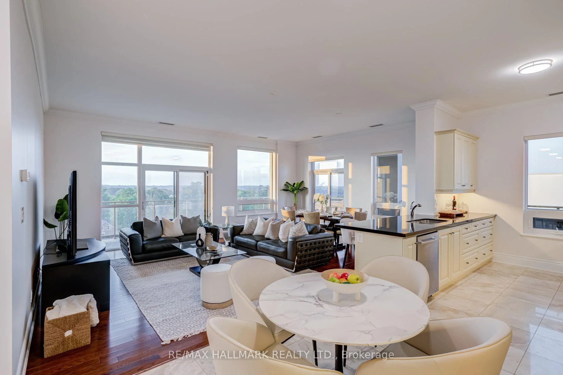 Photo 5 of Unit PH631, 281 Woodbridge Avenue, Vaughan, West Woodbridge — HOMEH
