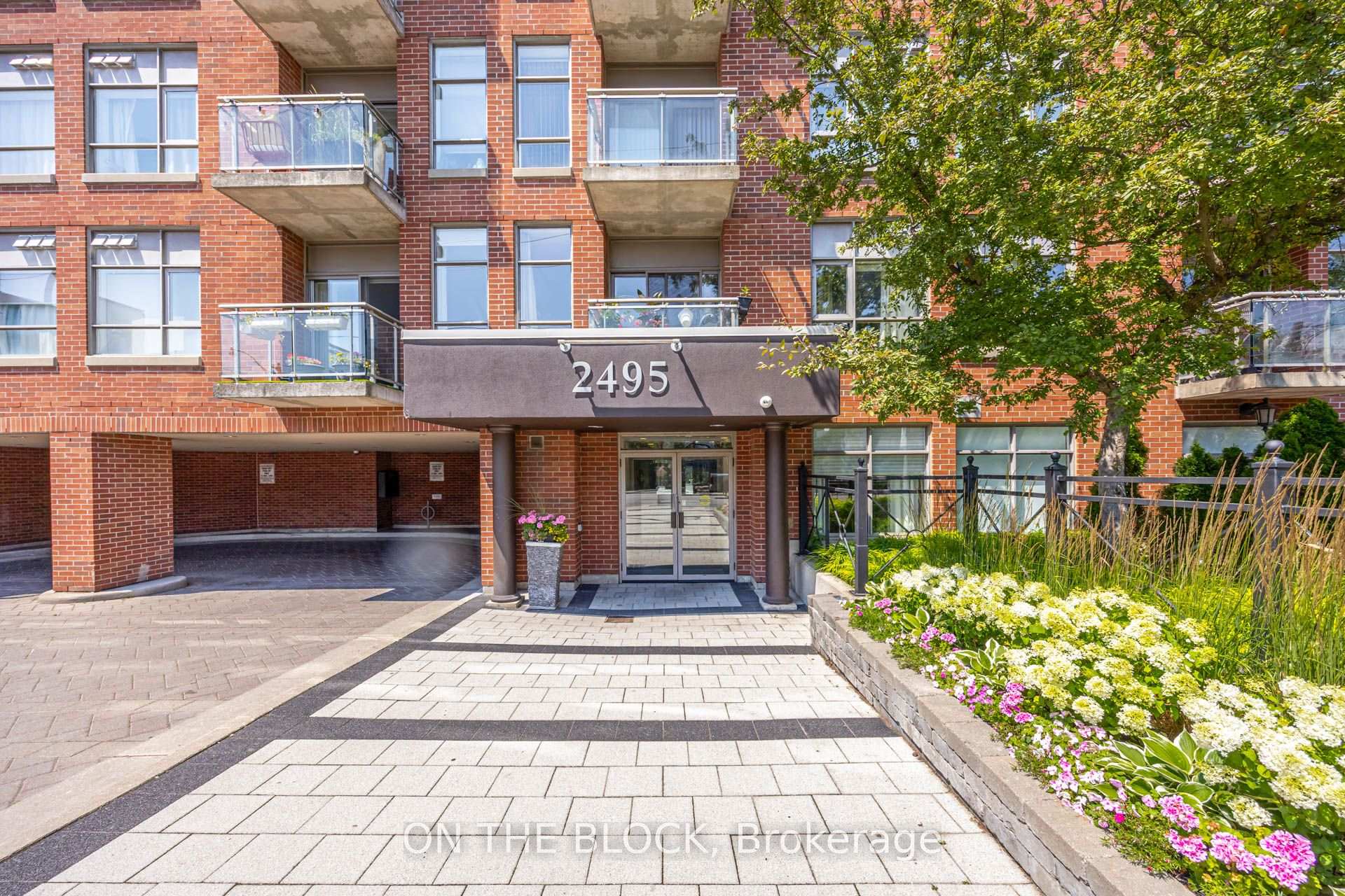 Photo of Unit 107, 2495 Dundas Street W