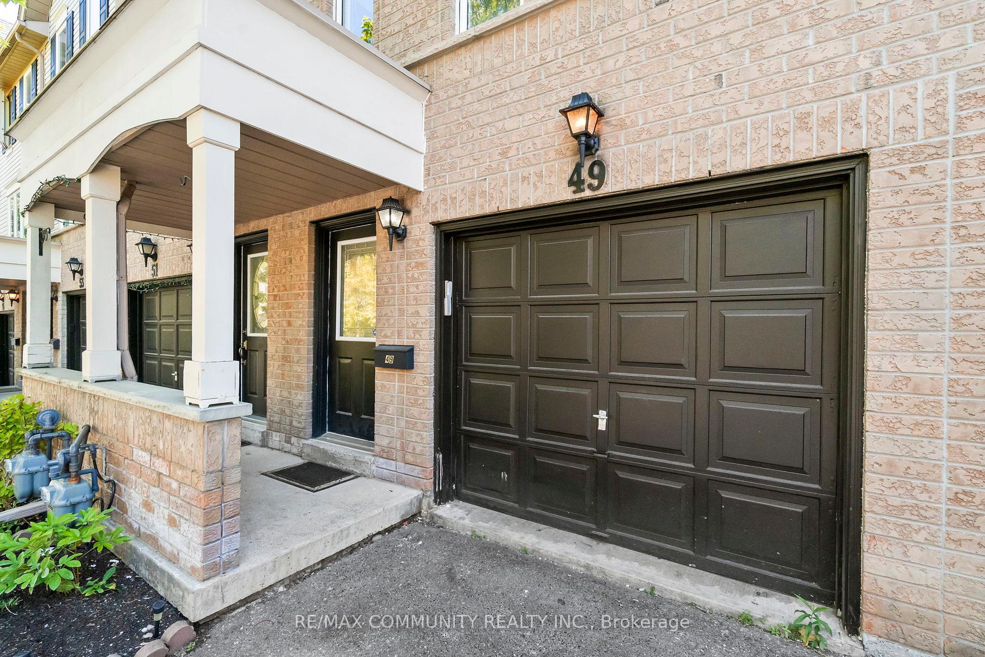 Photo 4 of 49 Mcgonigal Lane, Ajax, Central — HOMEH
