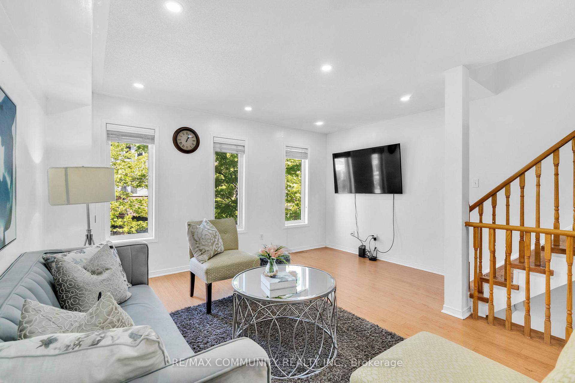 Photo 10 of 49 Mcgonigal Lane, Ajax, Central — HOMEH