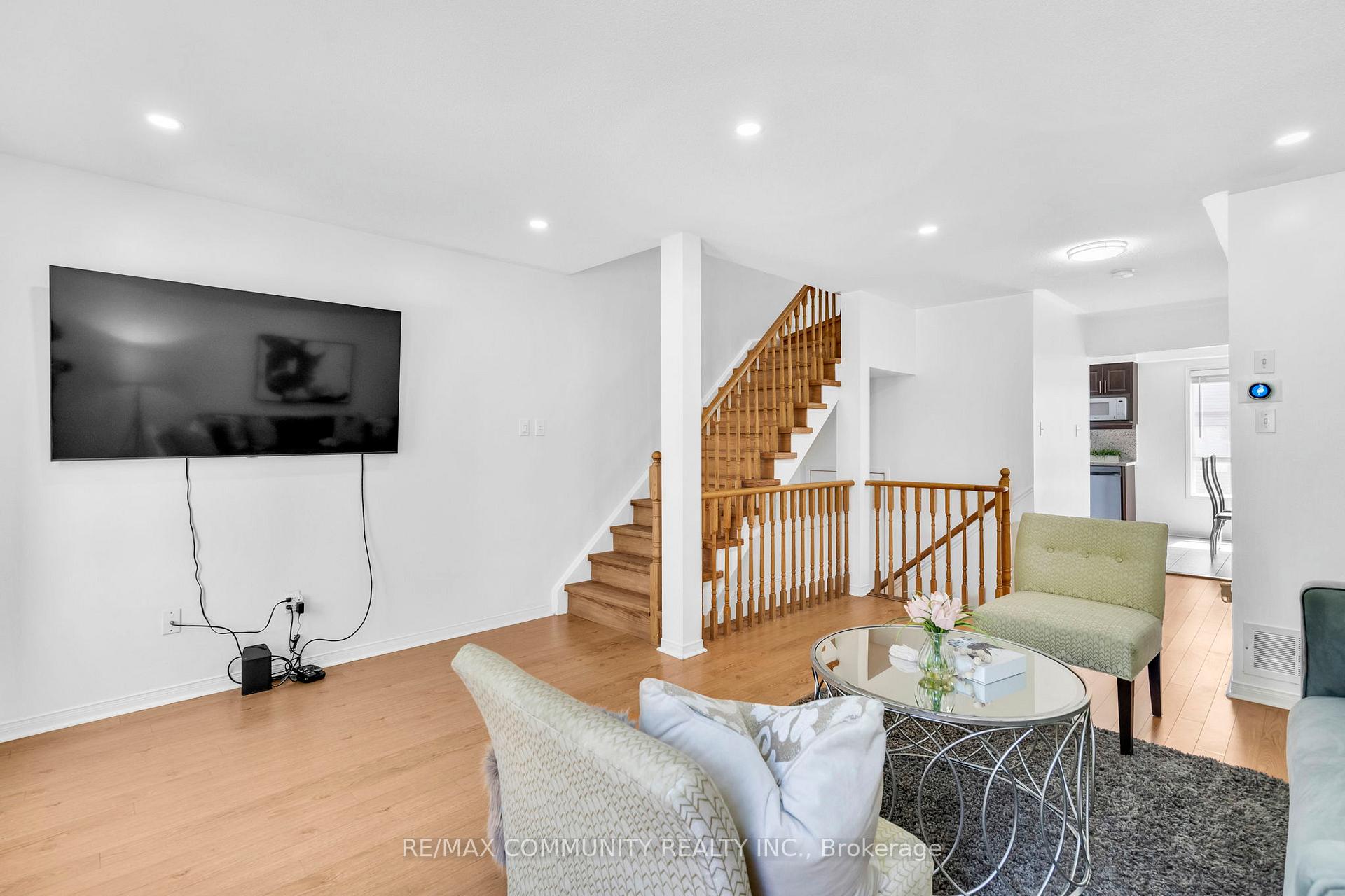 Photo 13 of 49 Mcgonigal Lane, Ajax, Central — HOMEH