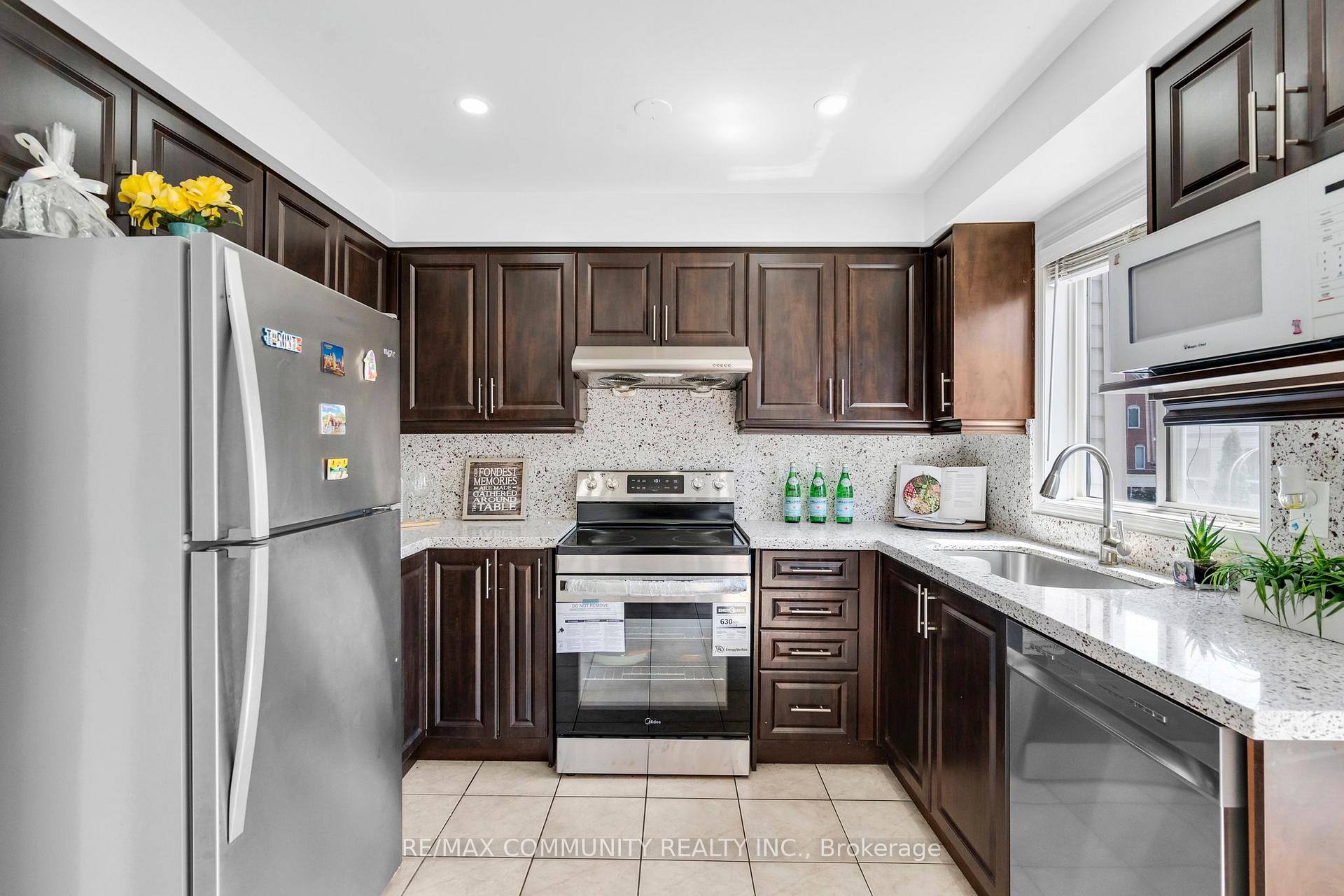 Photo 17 of 49 Mcgonigal Lane, Ajax, Central — HOMEH