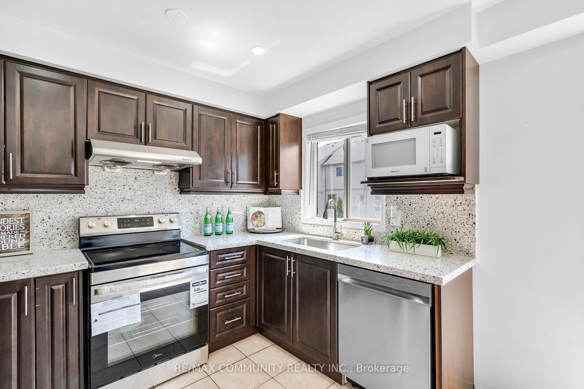 Photo 19 of 49 Mcgonigal Lane, Ajax, Central — HOMEH