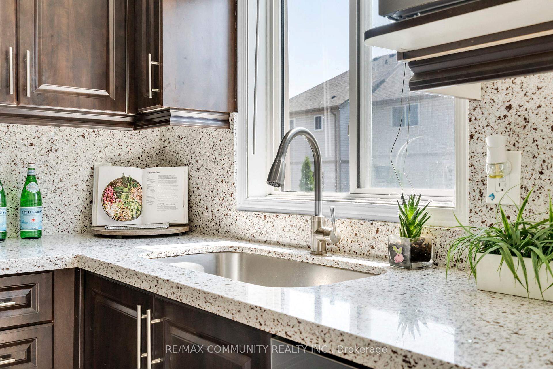 Photo 20 of 49 Mcgonigal Lane, Ajax, Central — HOMEH
