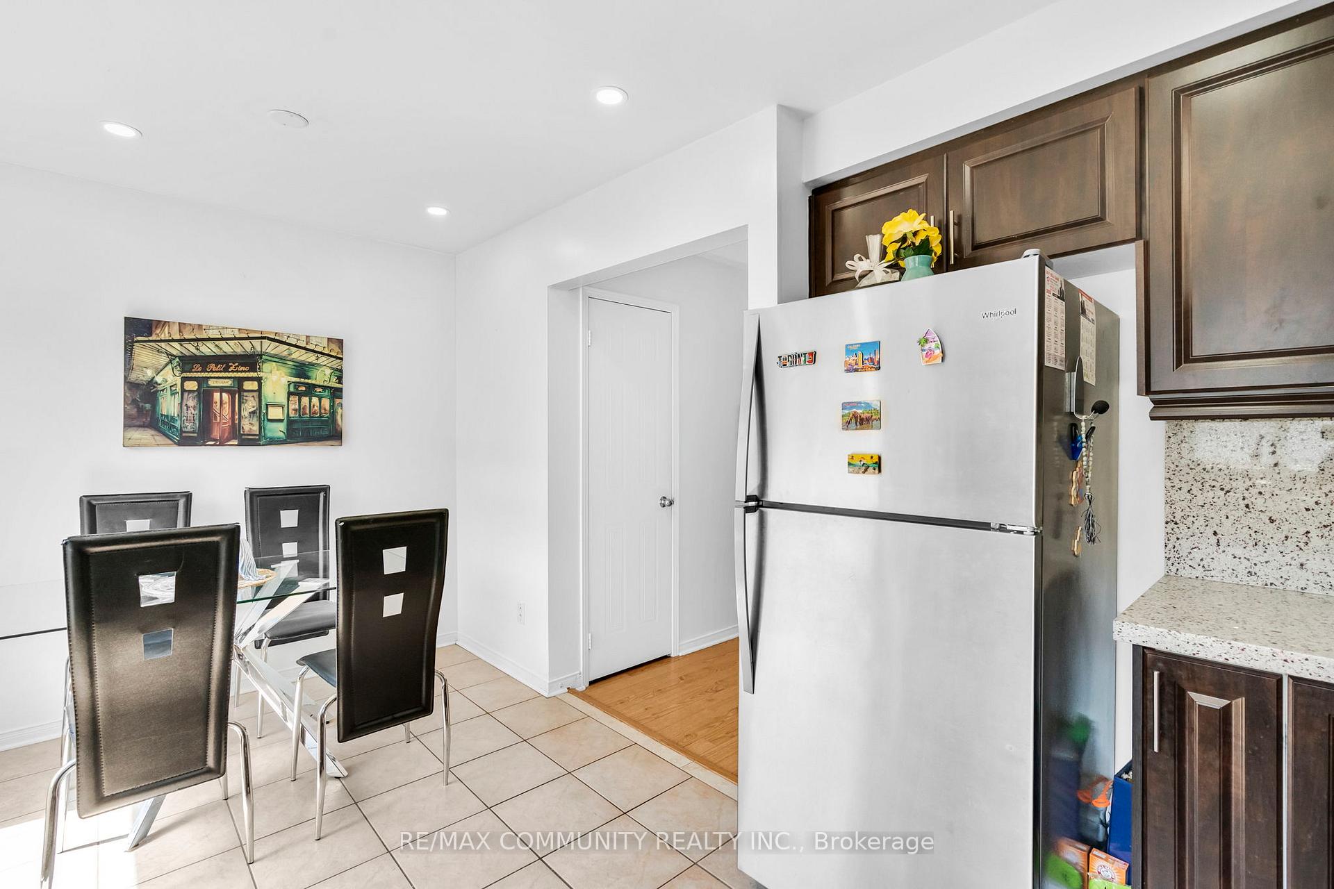Photo 23 of 49 Mcgonigal Lane, Ajax, Central — HOMEH