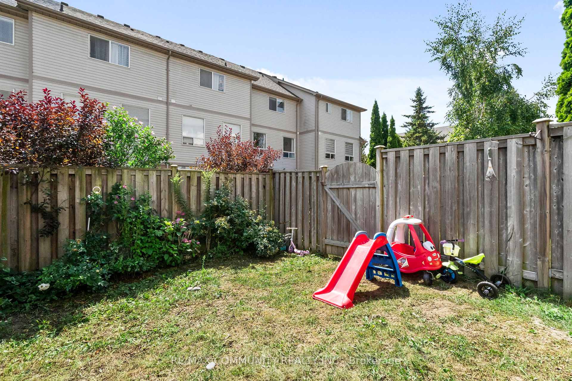 Photo 43 of 49 Mcgonigal Lane, Ajax, Central — HOMEH