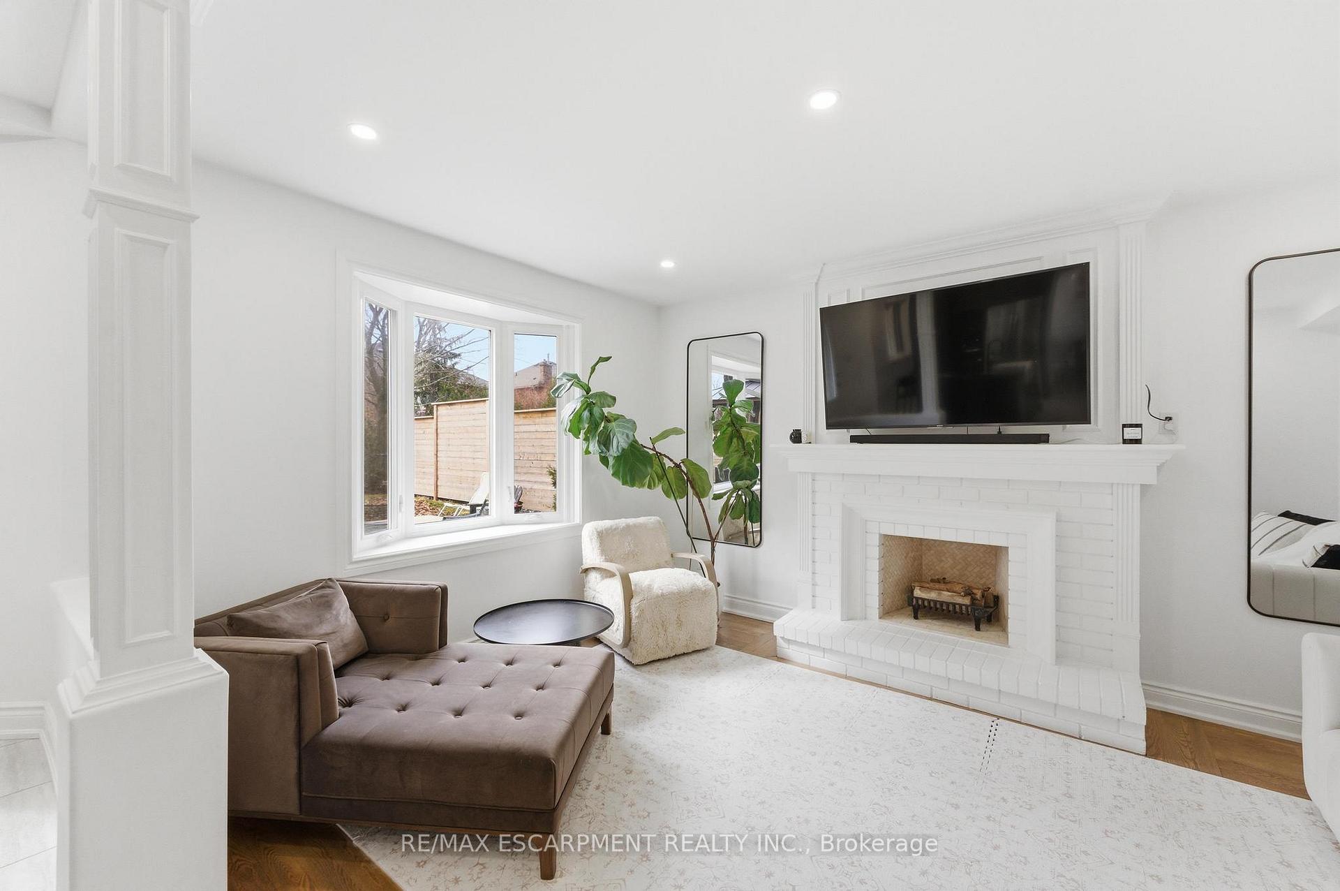 Photo 9 of 138 Miller Drive, Hamilton, Ancaster — HOMEH