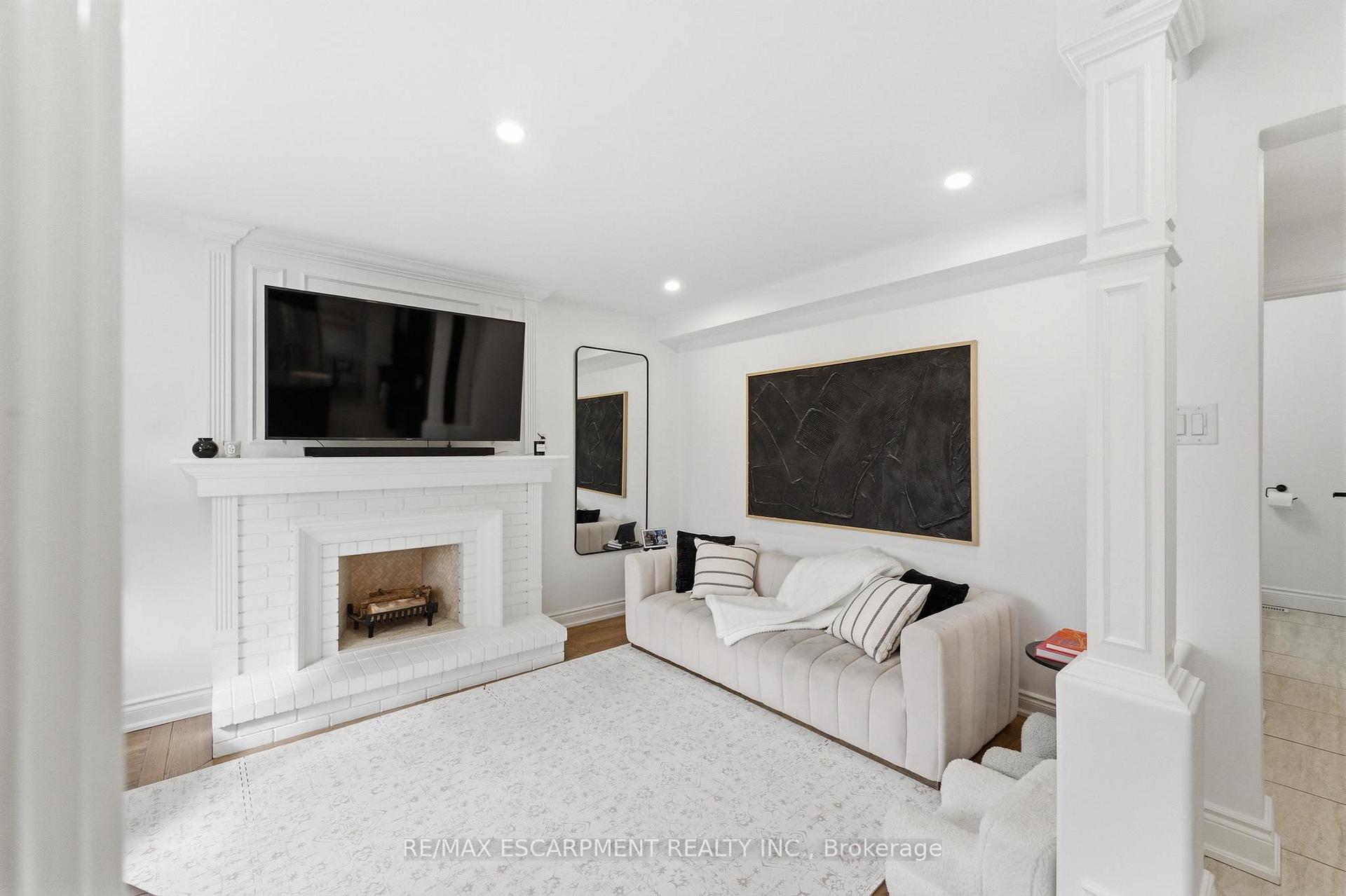 Photo 10 of 138 Miller Drive, Hamilton, Ancaster — HOMEH