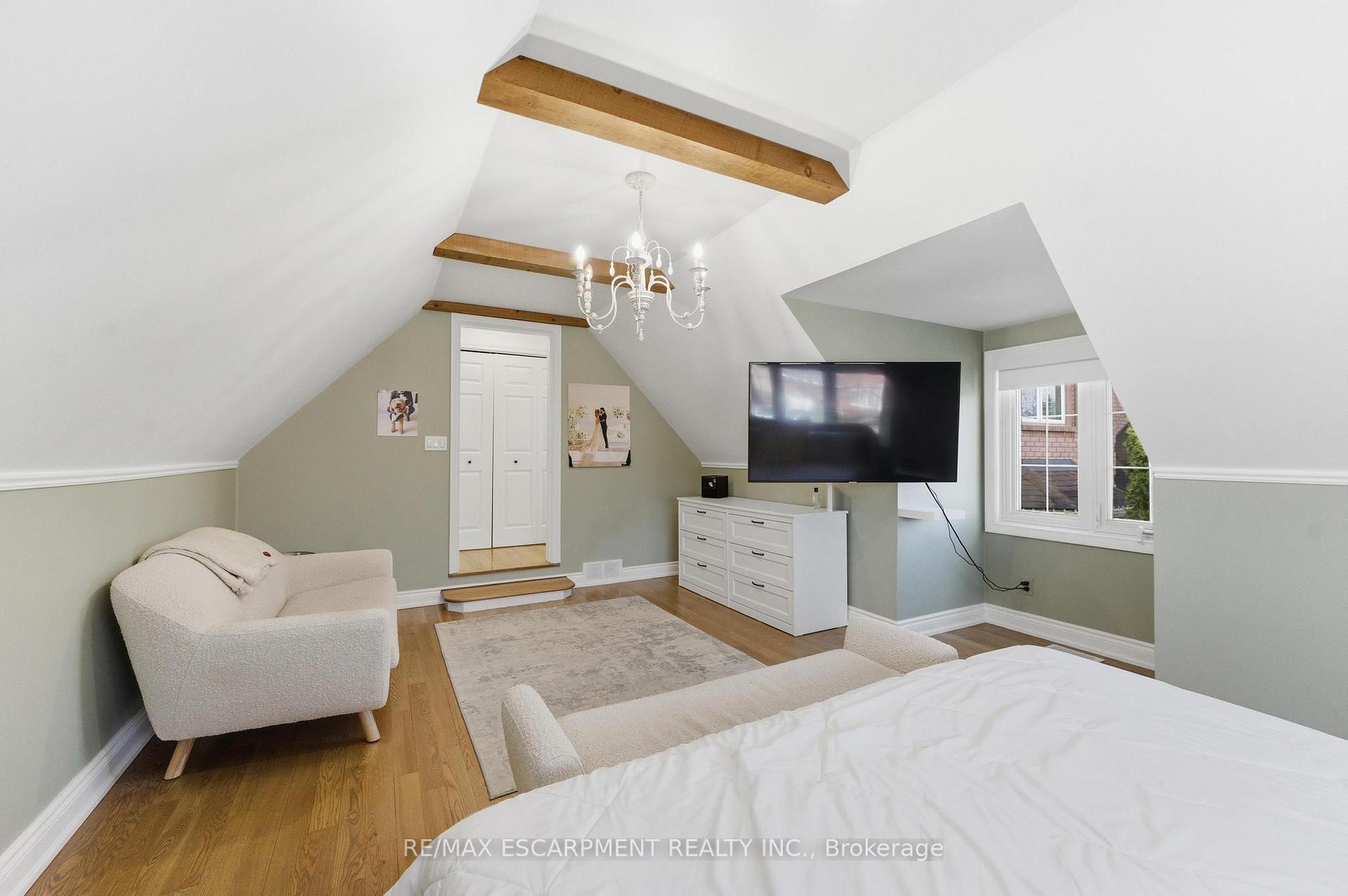 Photo 23 of 138 Miller Drive, Hamilton, Ancaster — HOMEH