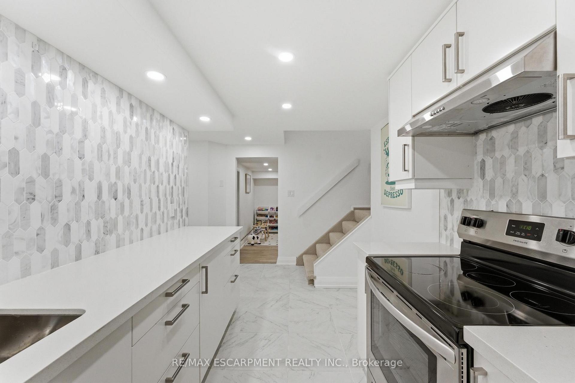 Photo 39 of 138 Miller Drive, Hamilton, Ancaster — HOMEH