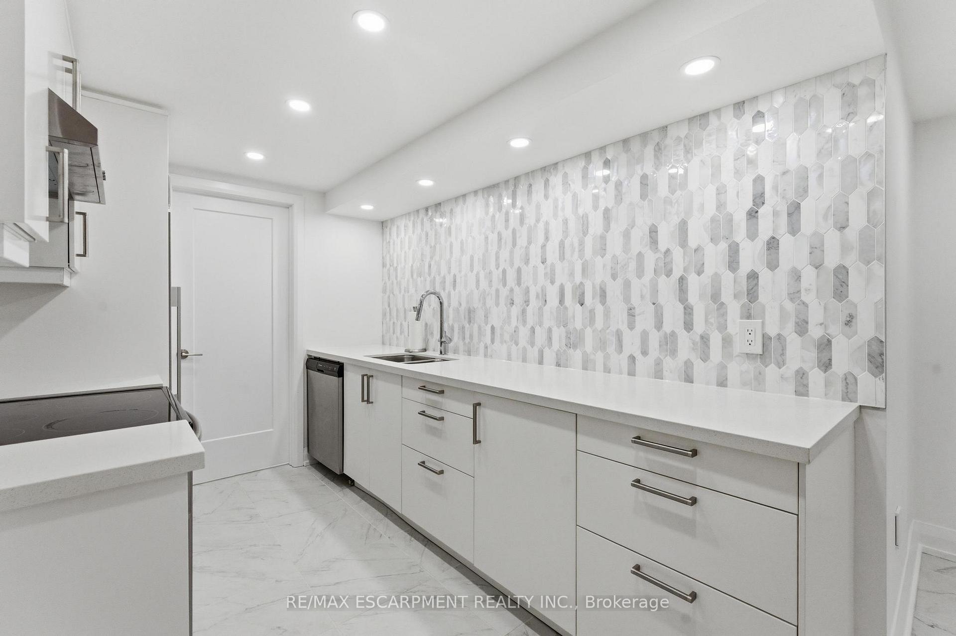 Photo 40 of 138 Miller Drive, Hamilton, Ancaster — HOMEH