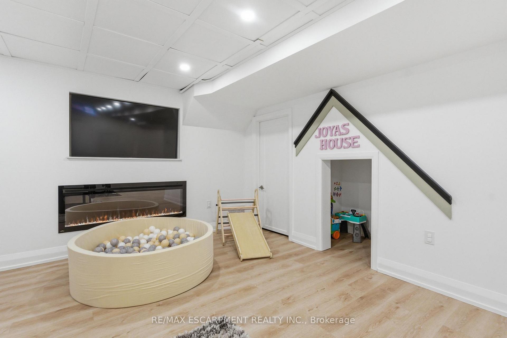 Photo 36 of 138 Miller Drive, Hamilton, Ancaster — HOMEH