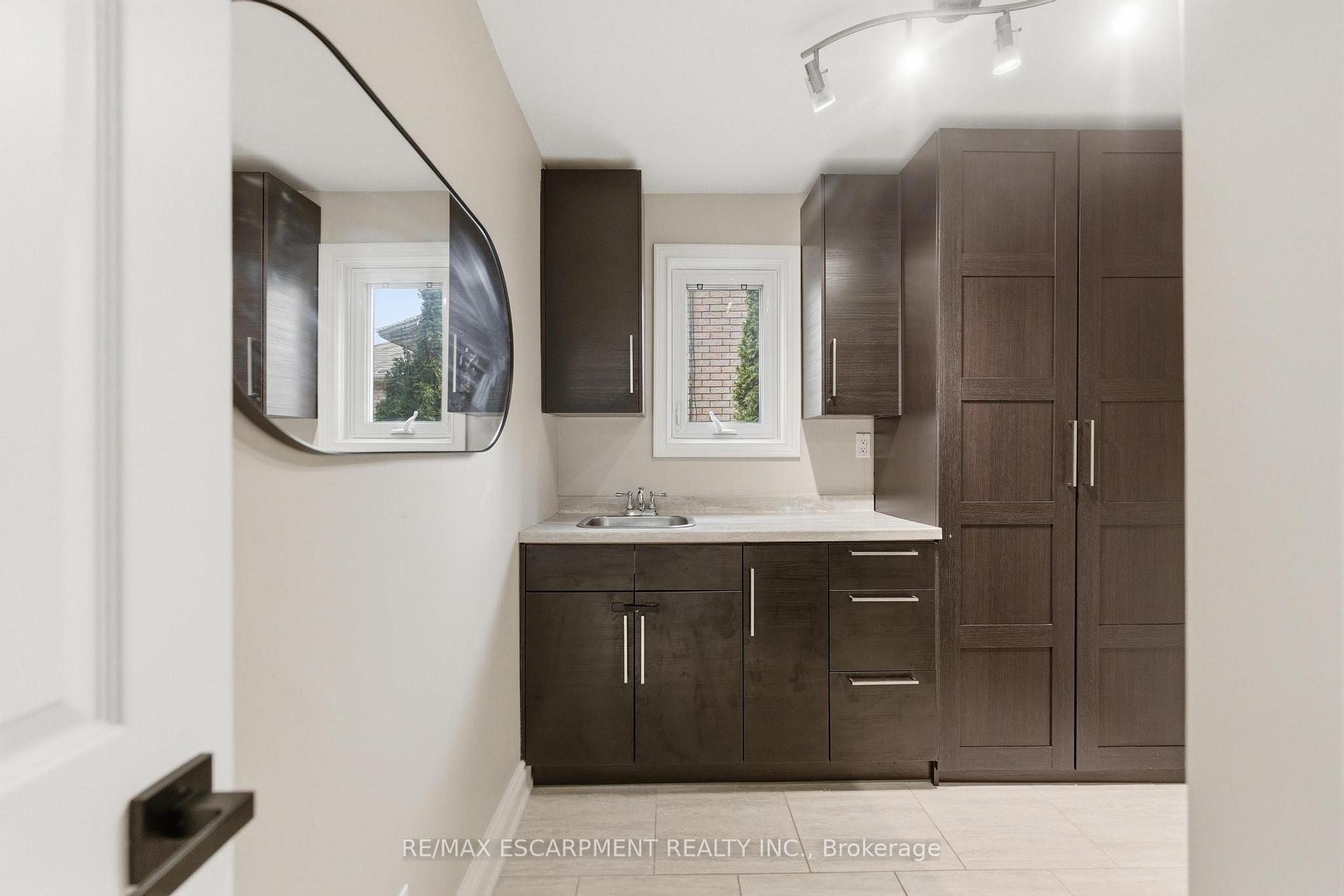 Photo 19 of 138 Miller Drive, Hamilton, Ancaster — HOMEH