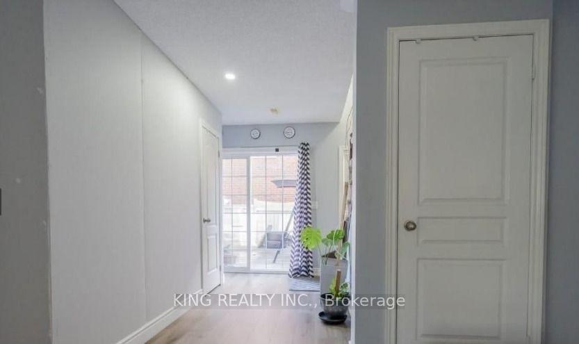 Photo 8 of 27 Denison Avenue, Brampton, Downtown Brampton — HOMEH