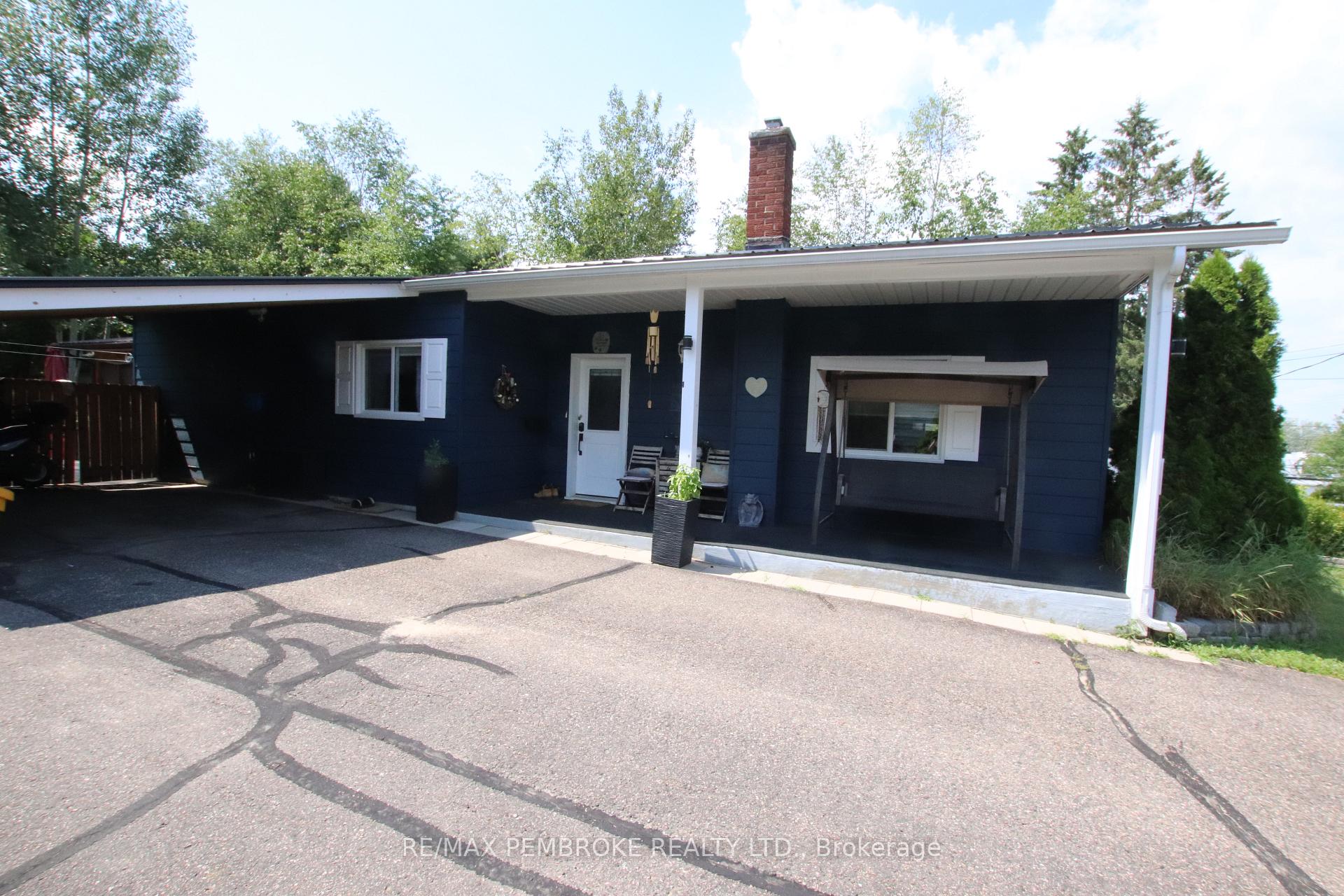 Photo 3 of 61 Doran Road, Petawawa, Petawawa — HOMEH