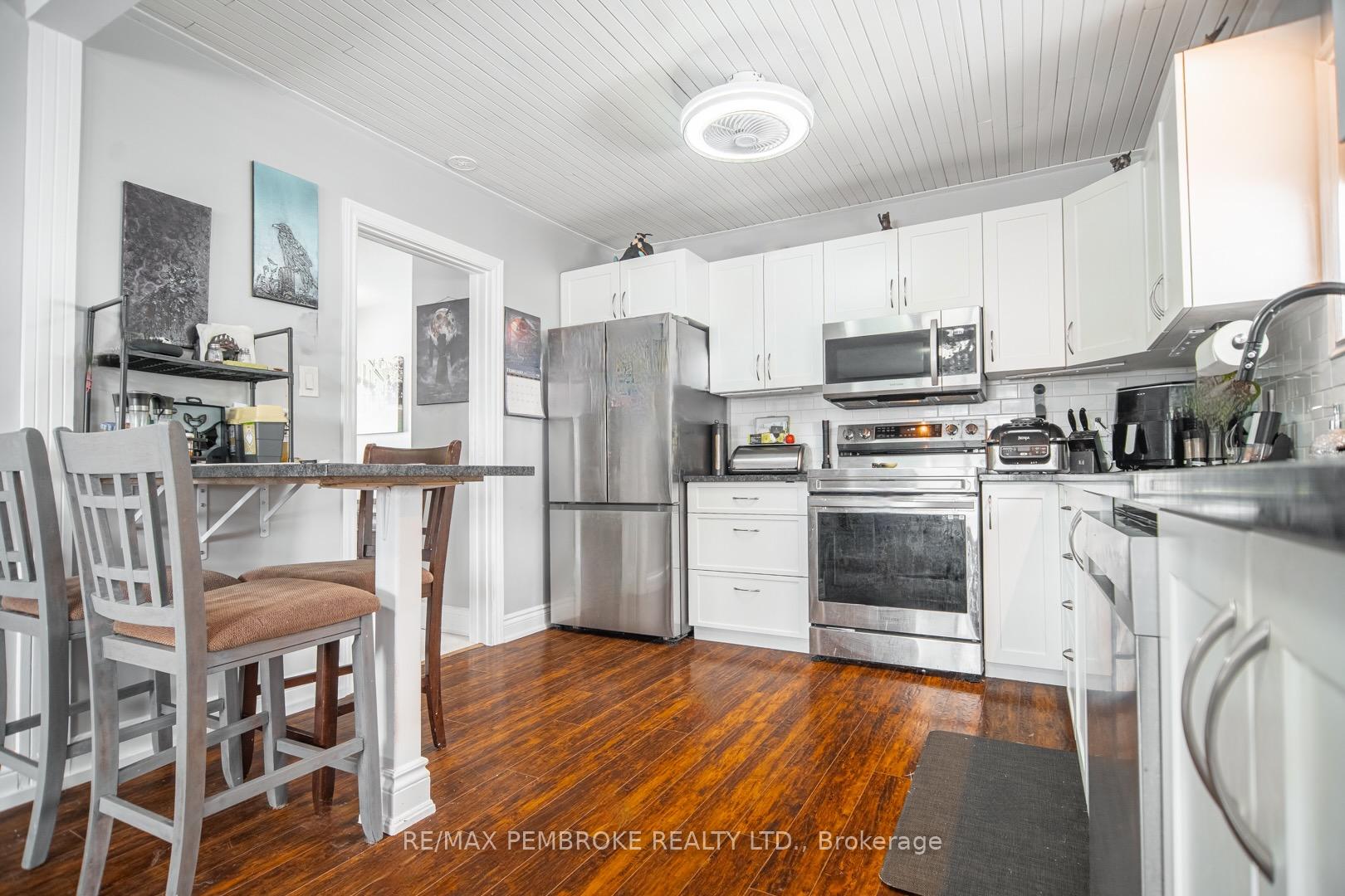 Photo 9 of 61 Doran Road, Petawawa, Petawawa — HOMEH