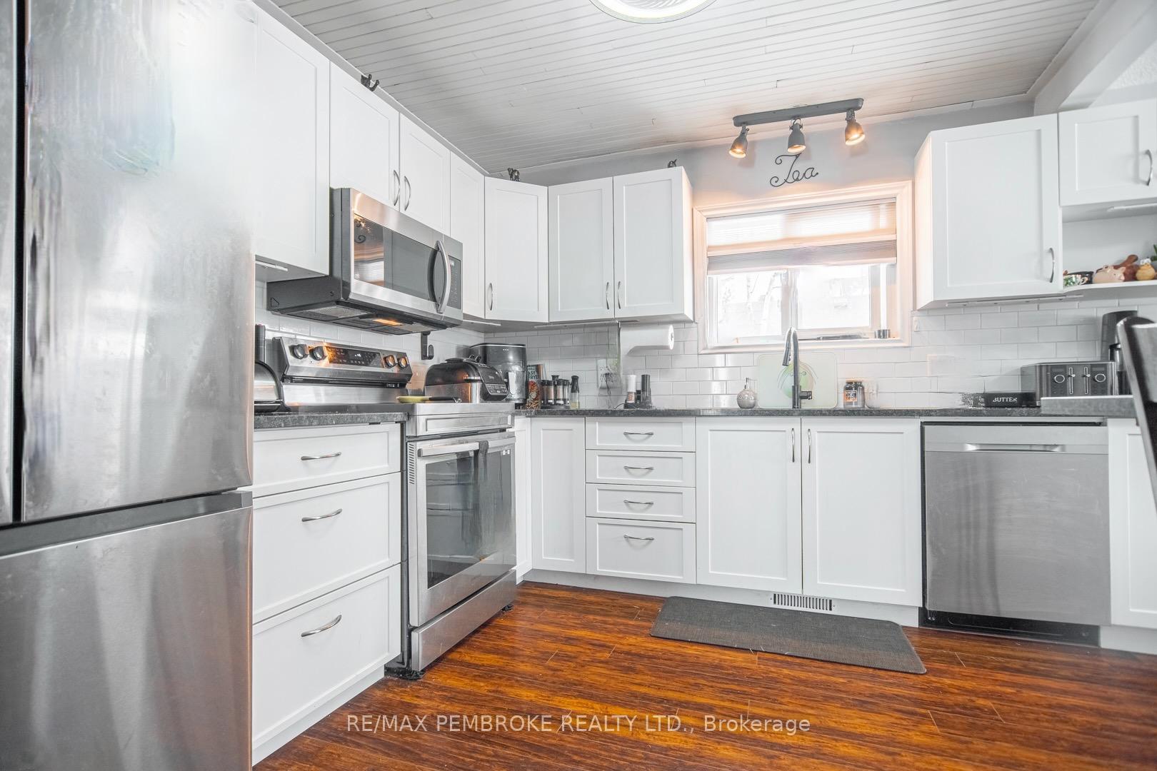 Photo 10 of 61 Doran Road, Petawawa, Petawawa — HOMEH