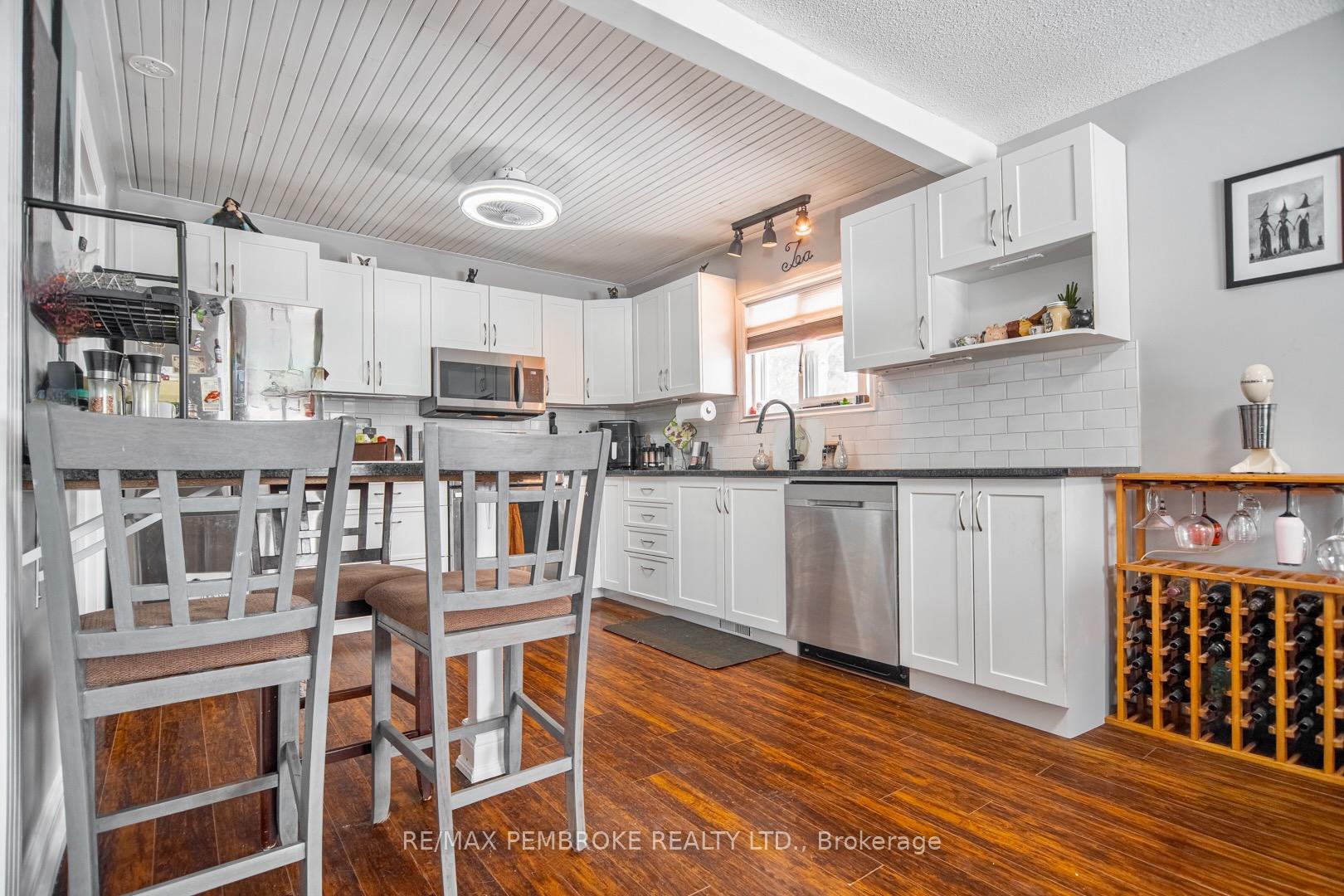 Photo 11 of 61 Doran Road, Petawawa, Petawawa — HOMEH