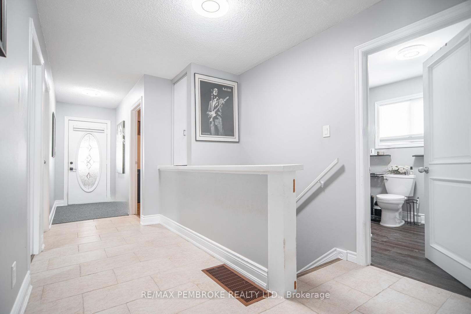 Photo 12 of 61 Doran Road, Petawawa, Petawawa — HOMEH
