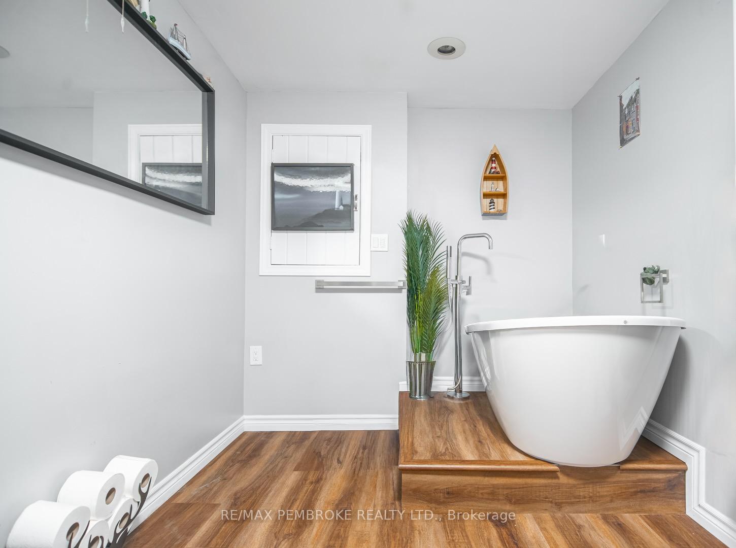 Photo 23 of 61 Doran Road, Petawawa, Petawawa — HOMEH
