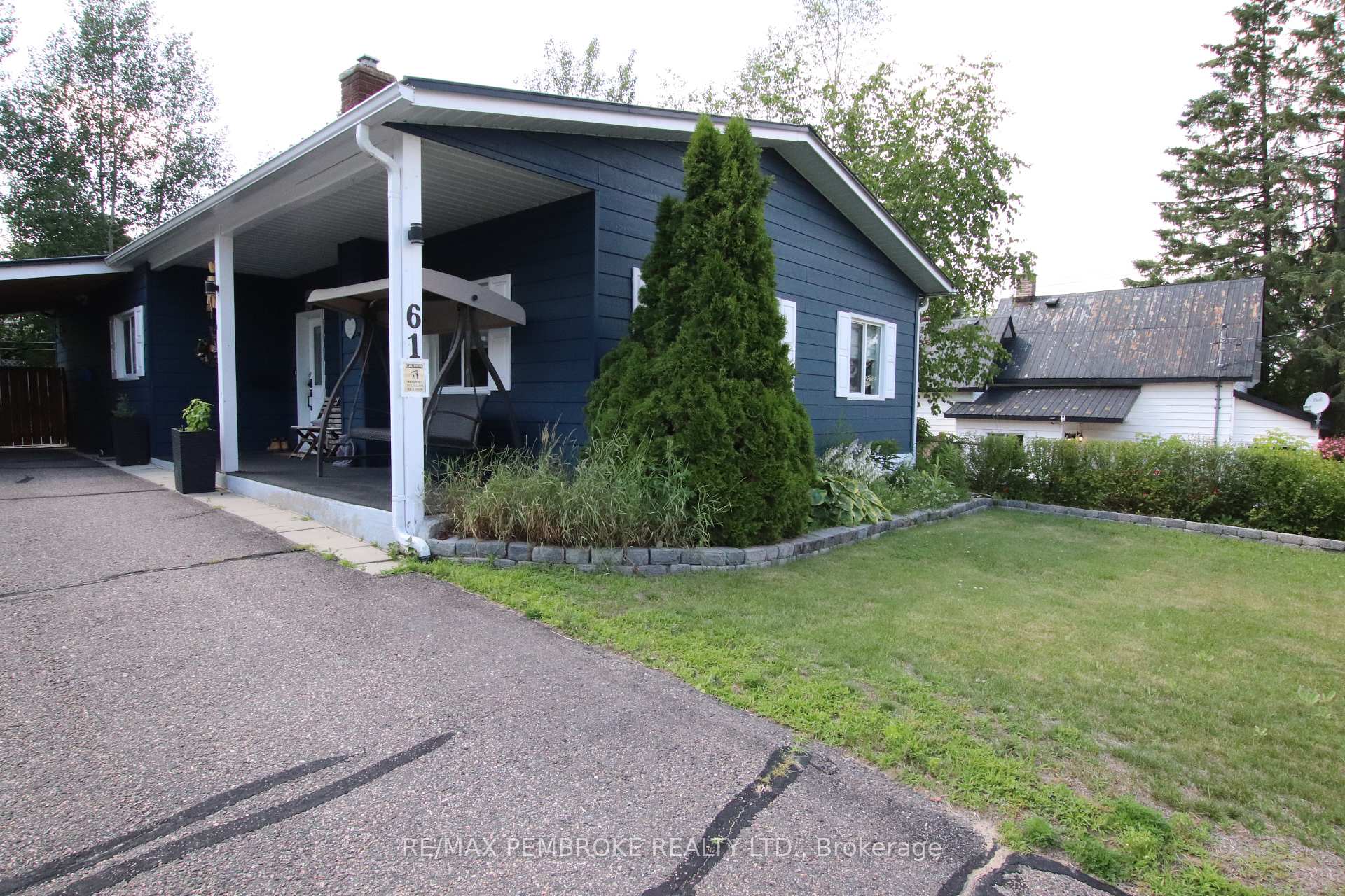 Photo 2 of 61 Doran Road, Petawawa, Petawawa — HOMEH