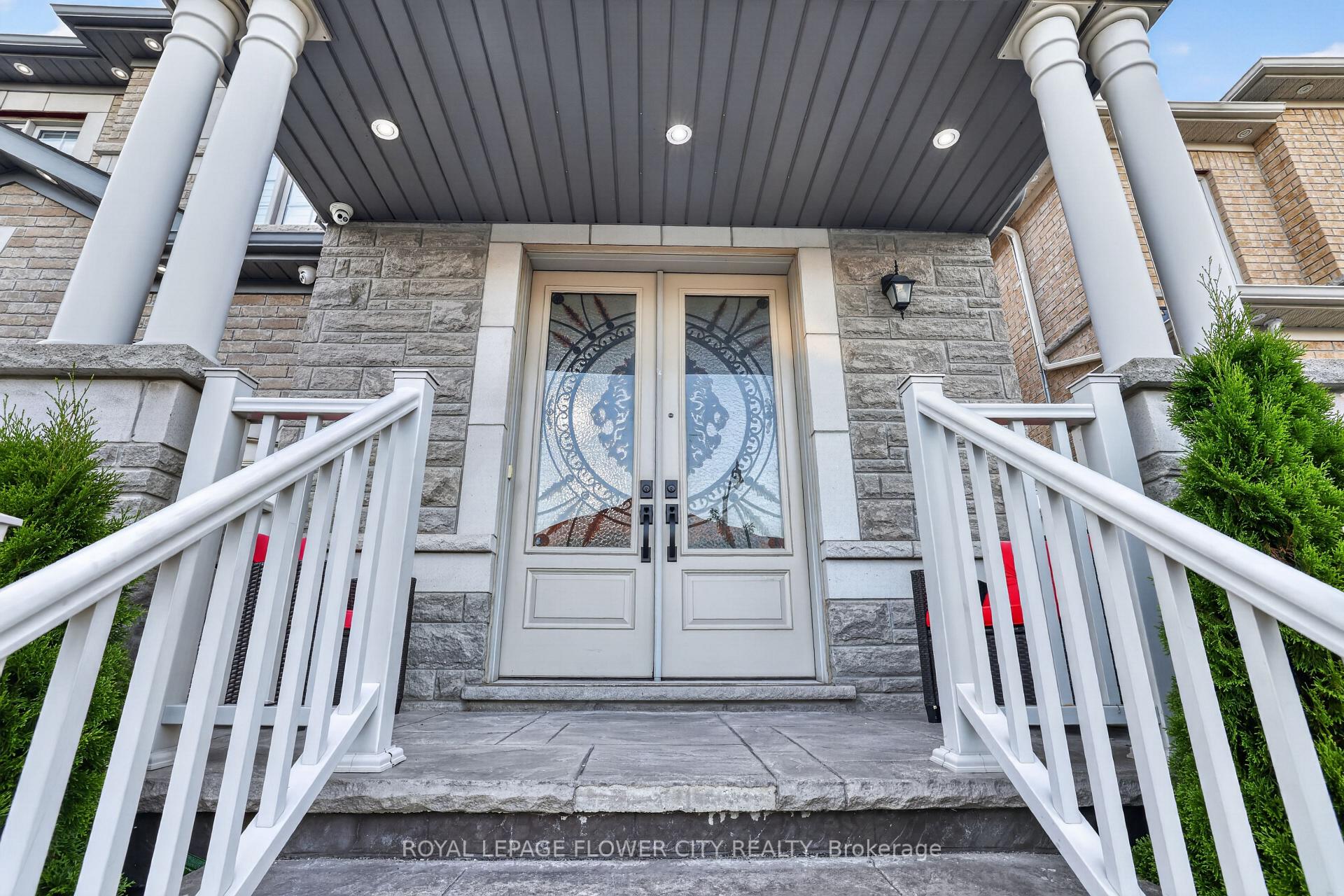 Photo 4 of 85 Ebury Drive, Brampton, Credit Valley — HOMEH