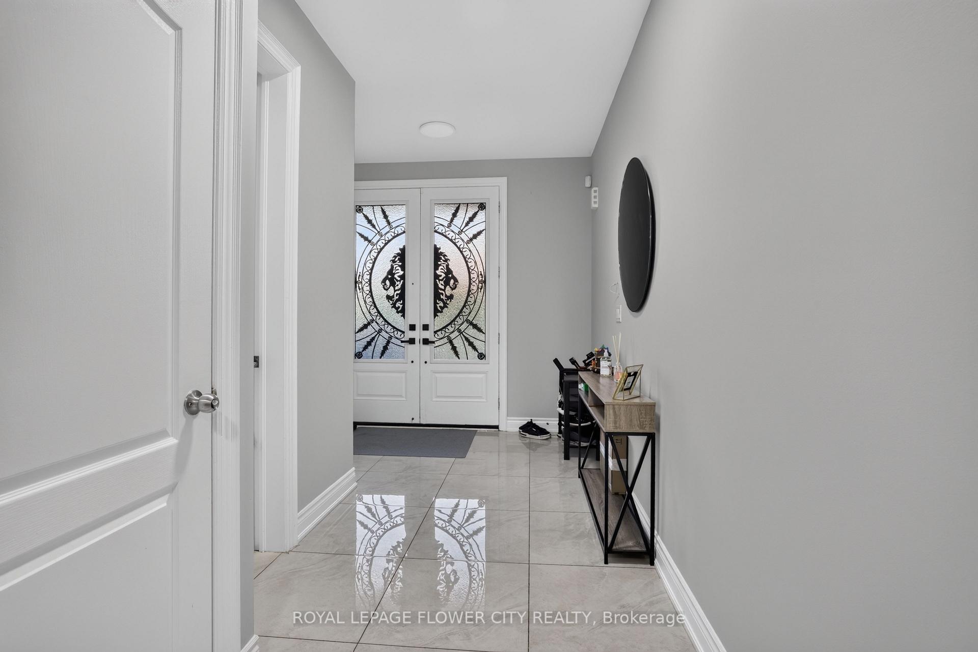 Photo 5 of 85 Ebury Drive, Brampton, Credit Valley — HOMEH