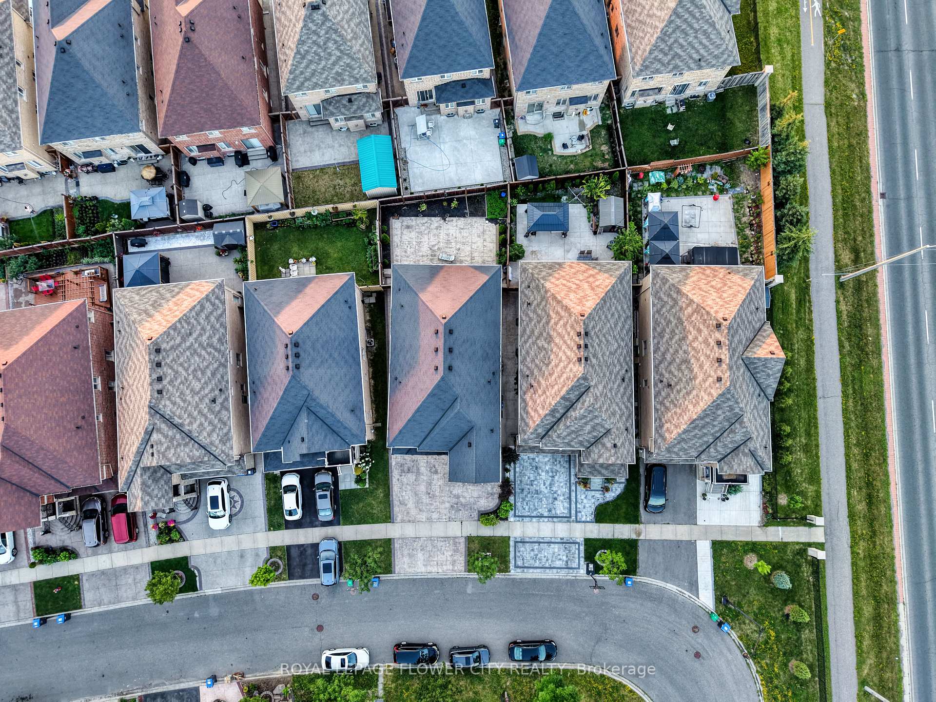 Photo 6 of 85 Ebury Drive, Brampton, Credit Valley — HOMEH