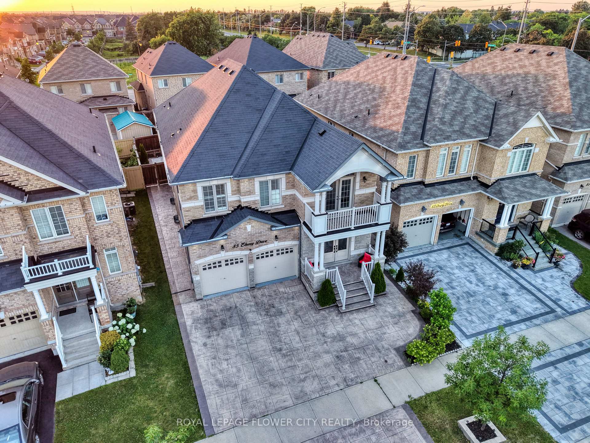 Photo 7 of 85 Ebury Drive, Brampton, Credit Valley — HOMEH