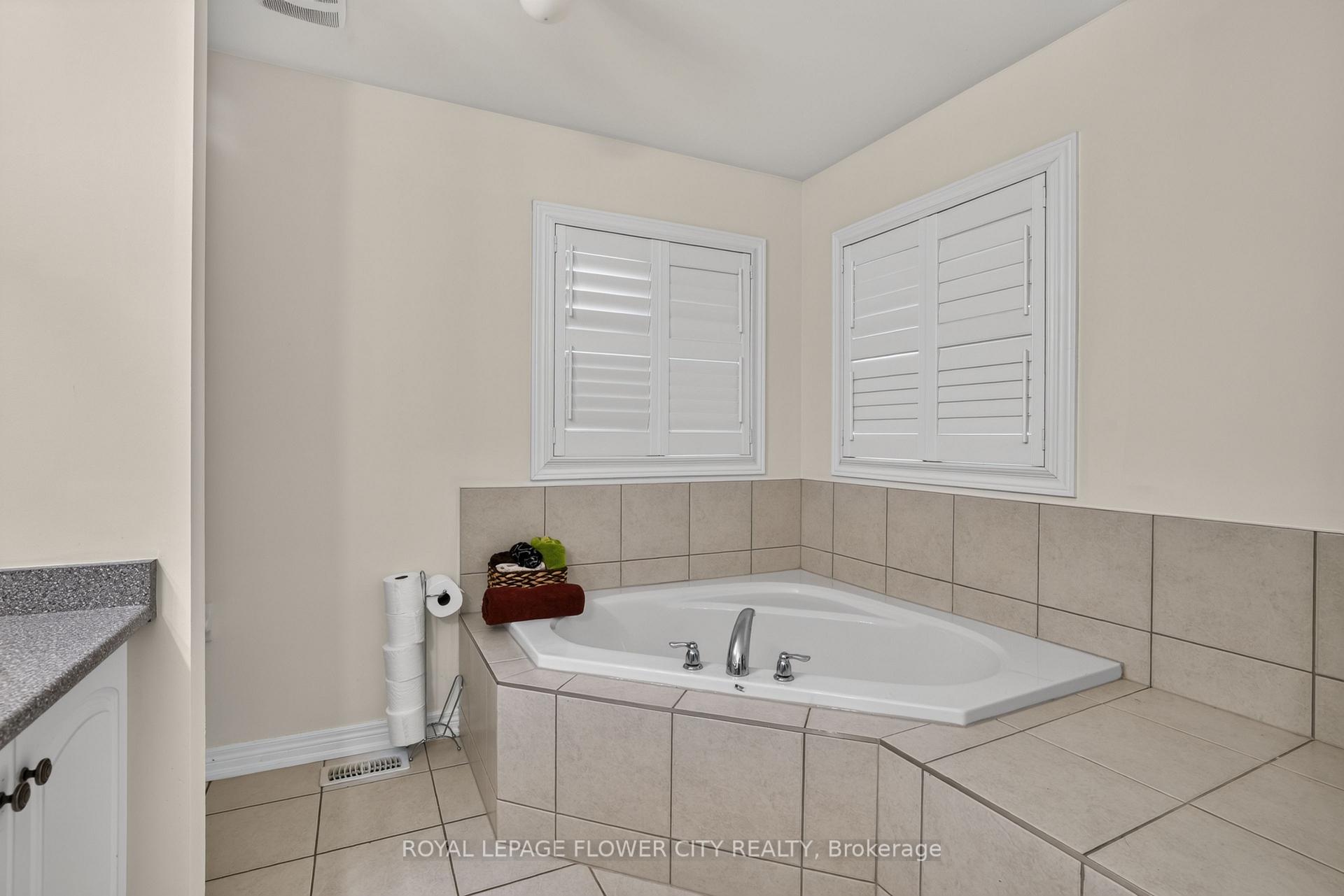 Photo 32 of 85 Ebury Drive, Brampton, Credit Valley — HOMEH