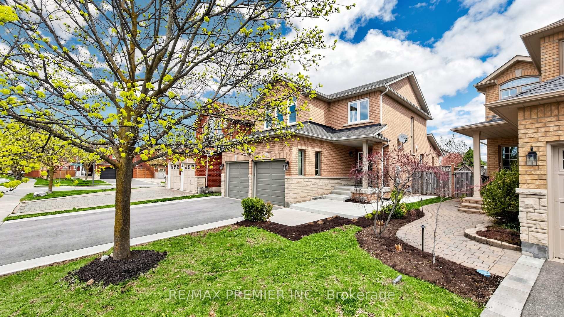 Photo 3 of 6 Terrastone Court, Caledon, Bolton West — HOMEH