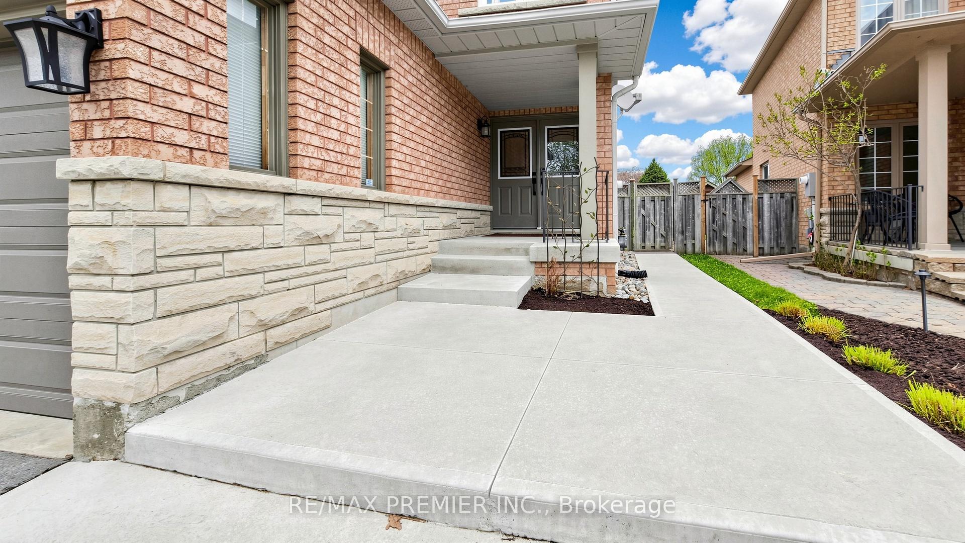 Photo 5 of 6 Terrastone Court, Caledon, Bolton West — HOMEH