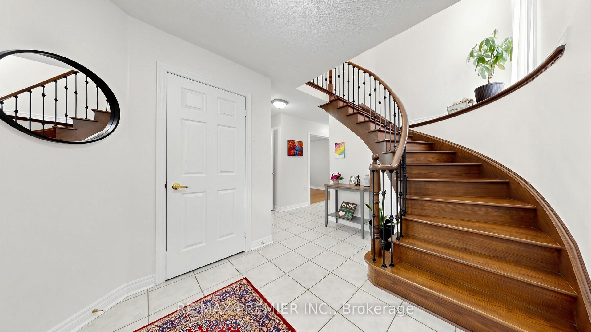 Photo 7 of 6 Terrastone Court, Caledon, Bolton West — HOMEH