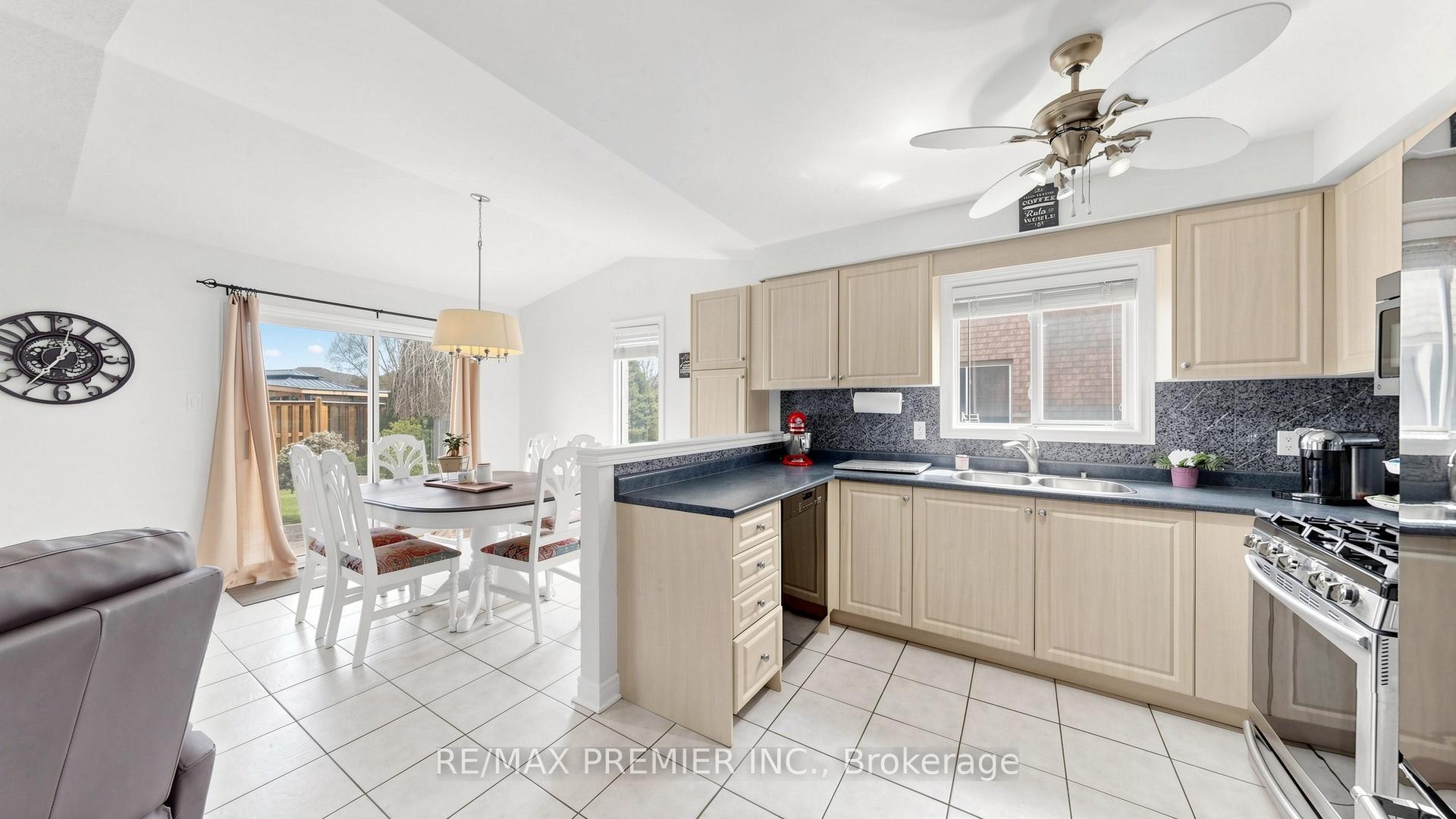 Photo 8 of 6 Terrastone Court, Caledon, Bolton West — HOMEH