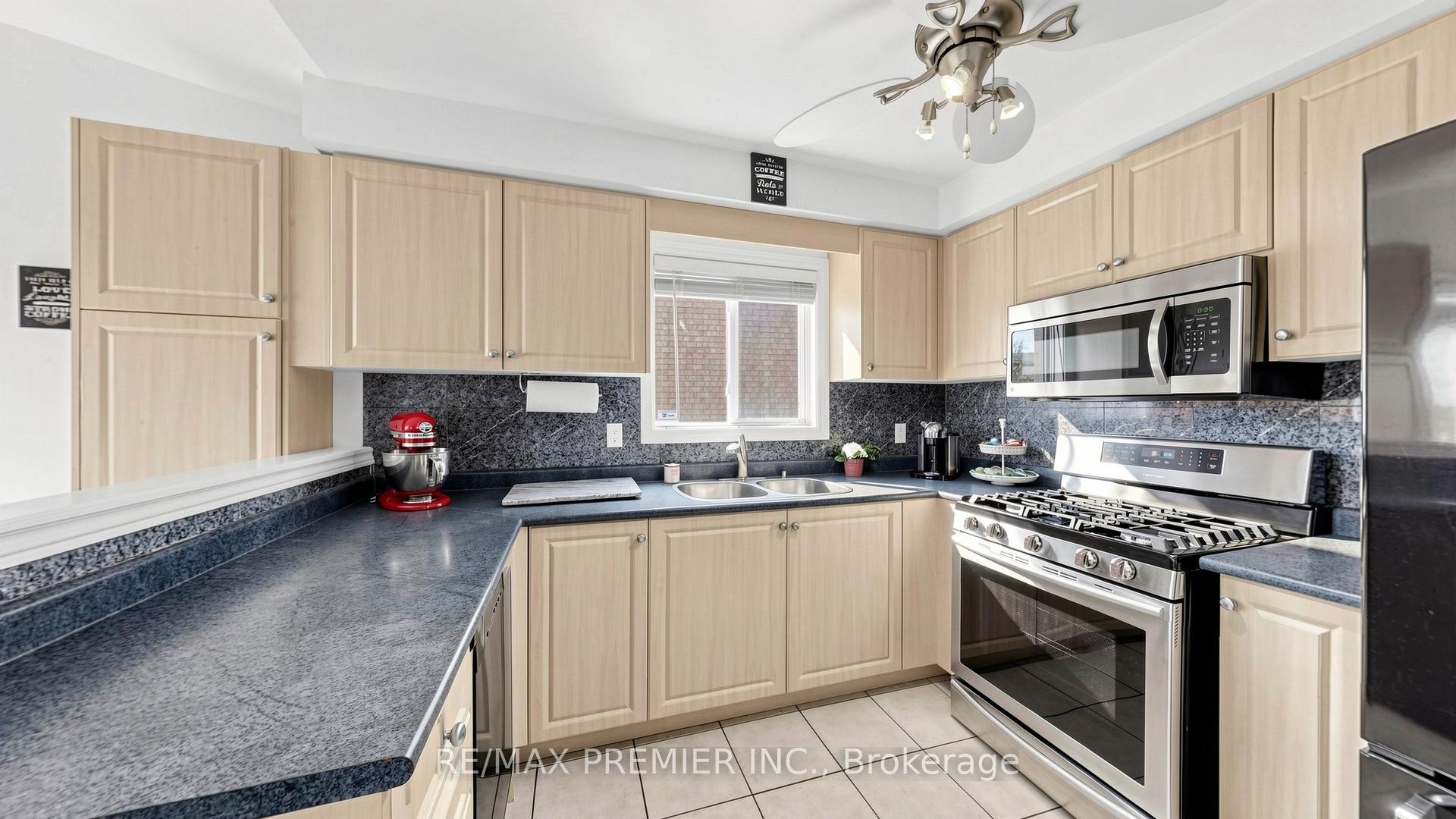Photo 10 of 6 Terrastone Court, Caledon, Bolton West — HOMEH