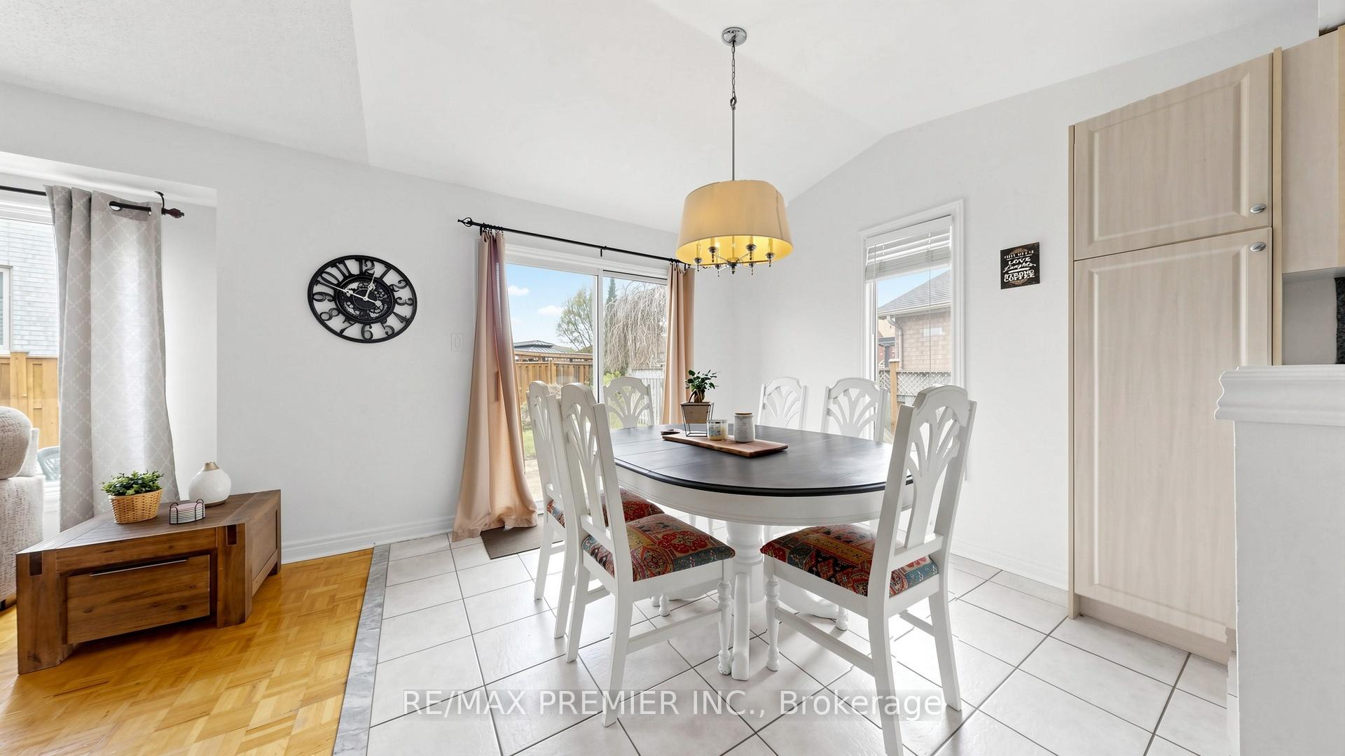 Photo 11 of 6 Terrastone Court, Caledon, Bolton West — HOMEH