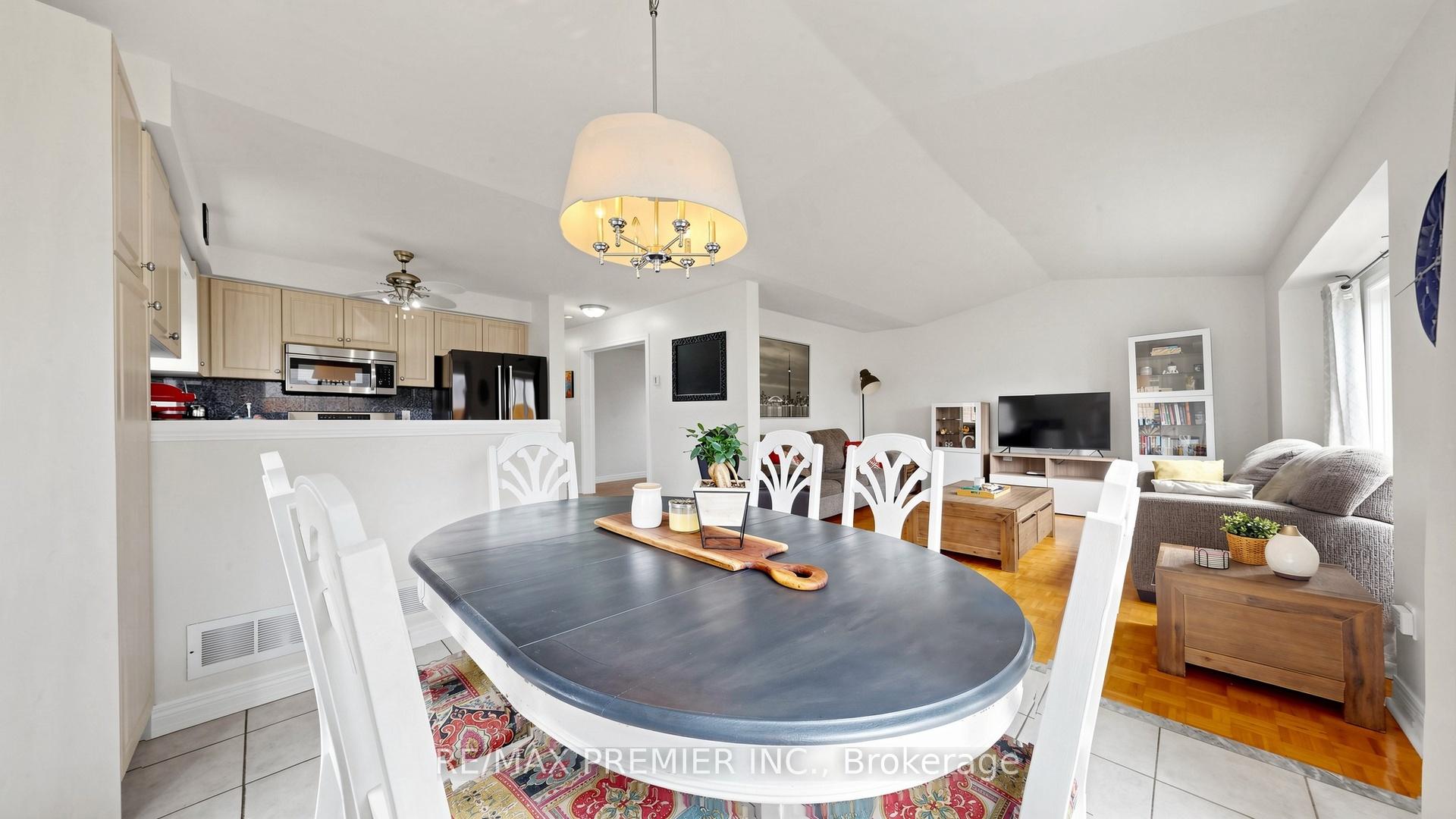 Photo 12 of 6 Terrastone Court, Caledon, Bolton West — HOMEH