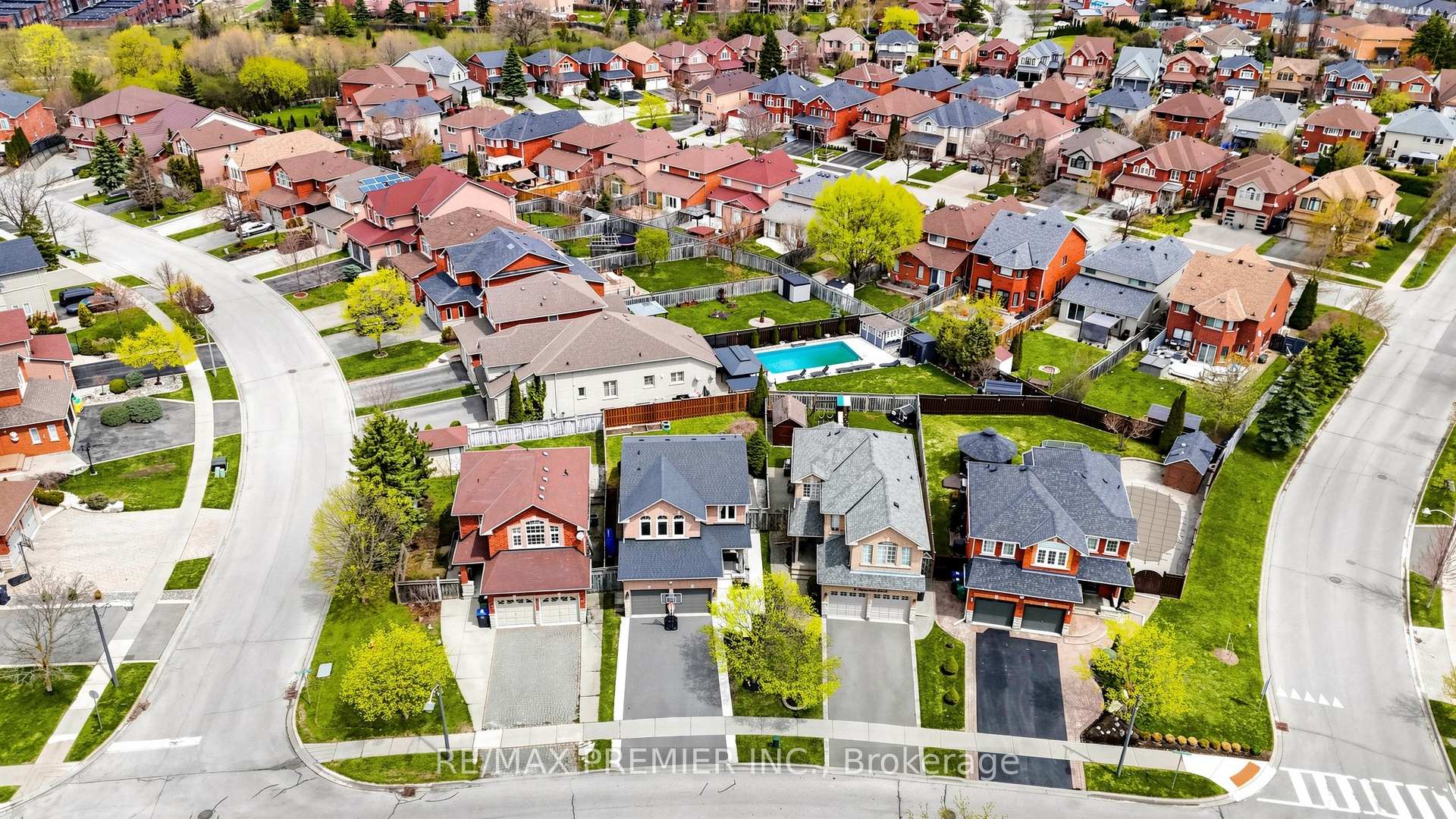 Photo 49 of 6 Terrastone Court, Caledon, Bolton West — HOMEH