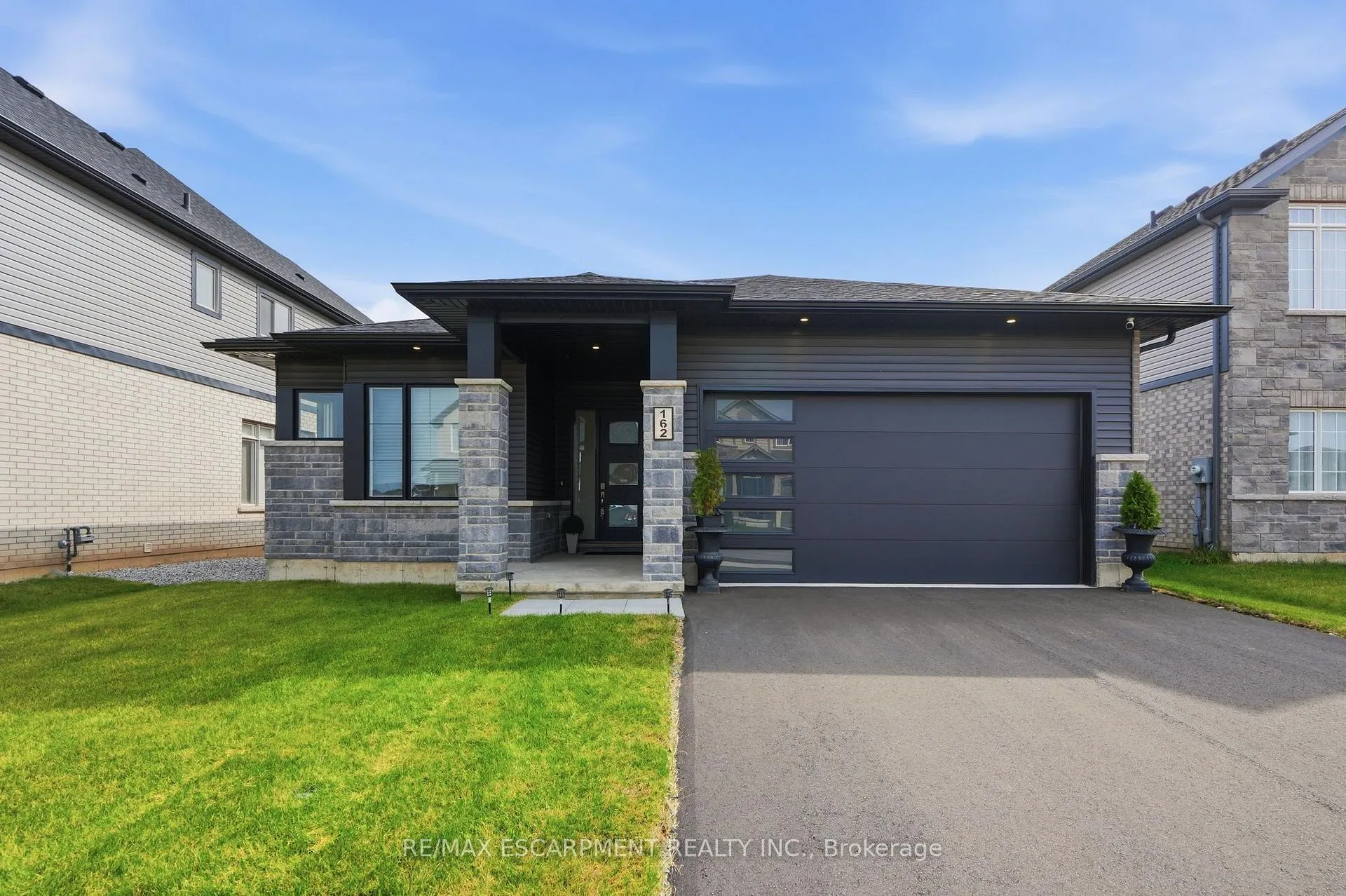 Photo 1 of 162 Westcott Road, Welland, West Welland — HOMEH