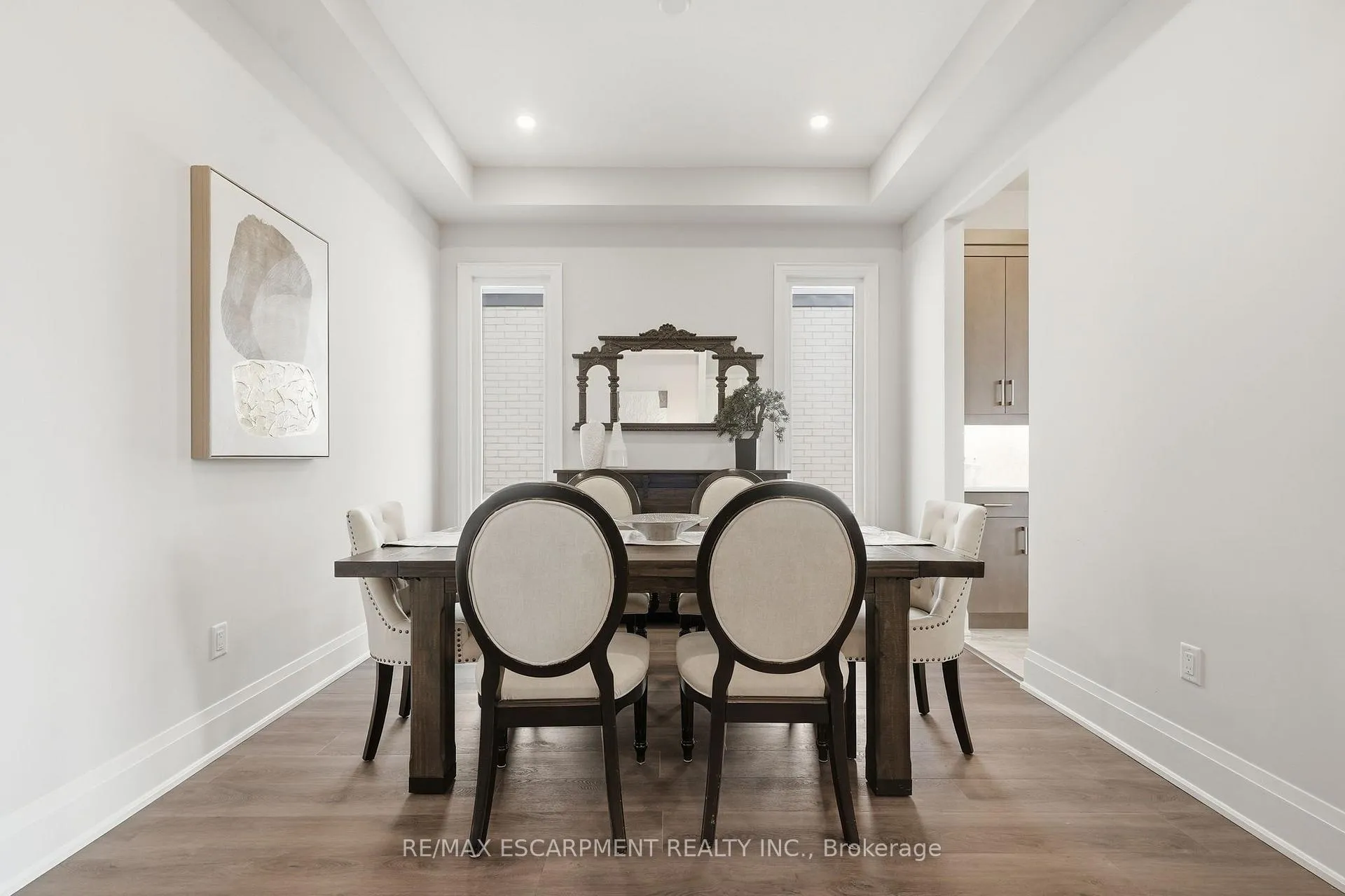 Photo 5 of 162 Westcott Road, Welland, West Welland — HOMEH
