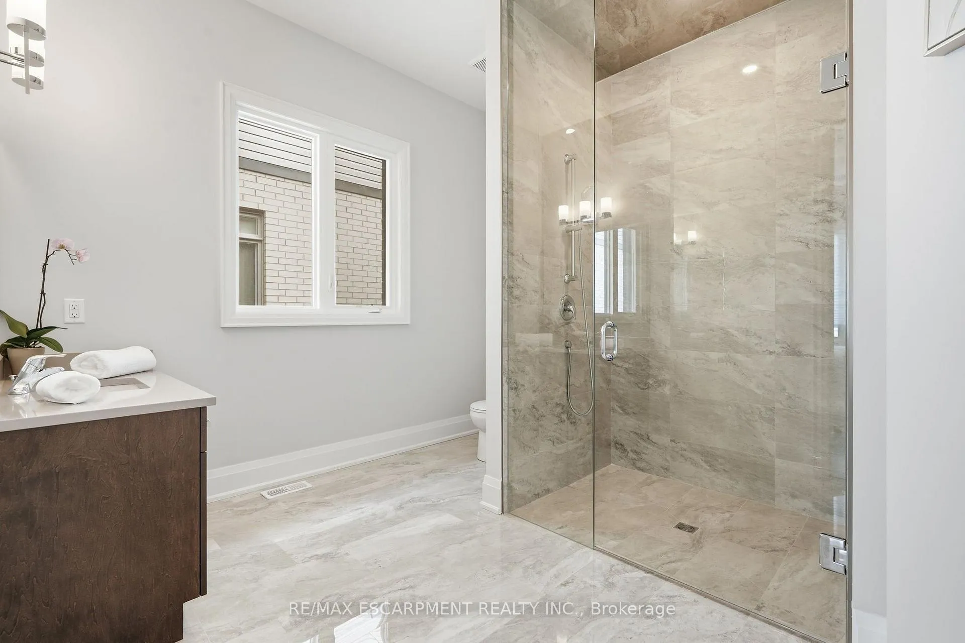 Photo 21 of 162 Westcott Road, Welland, West Welland — HOMEH