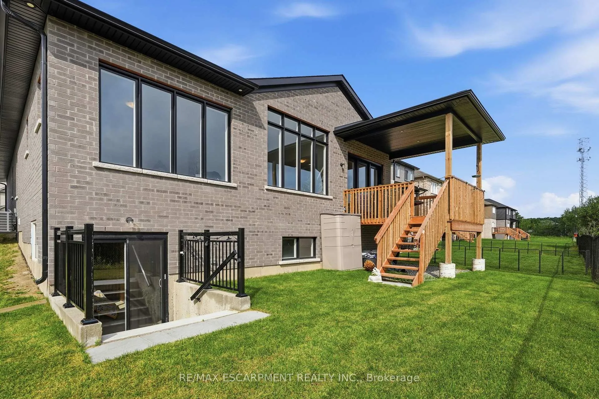 Photo 34 of 162 Westcott Road, Welland, West Welland — HOMEH