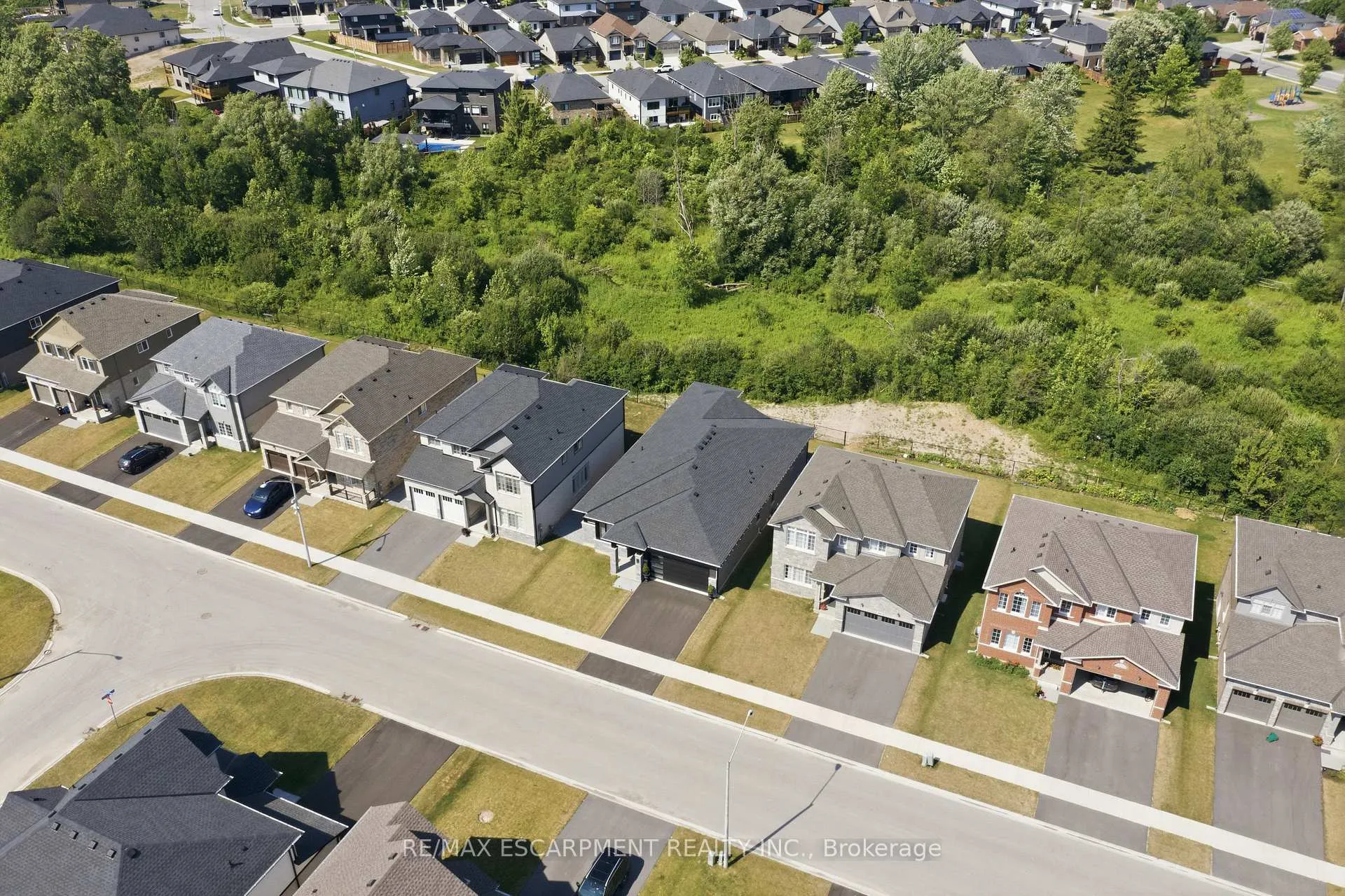 Photo 35 of 162 Westcott Road, Welland, West Welland — HOMEH