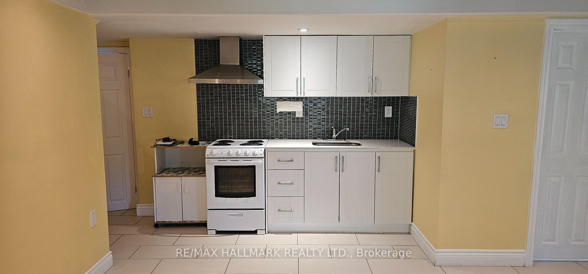 Photo 3 of Unit Lower Level, 21 Oakside Drive, Uxbridge — HOMEH