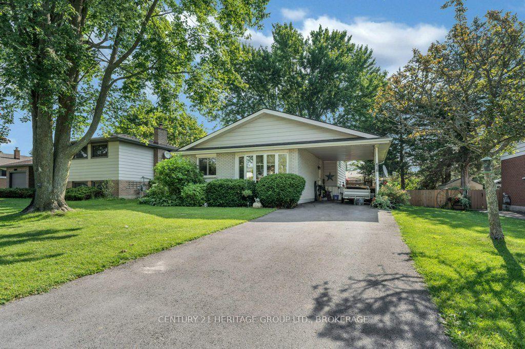 Photo 3 of 678 Carnaby Street, Kingston, South of Taylor-Kidd Blvd — HOMEH