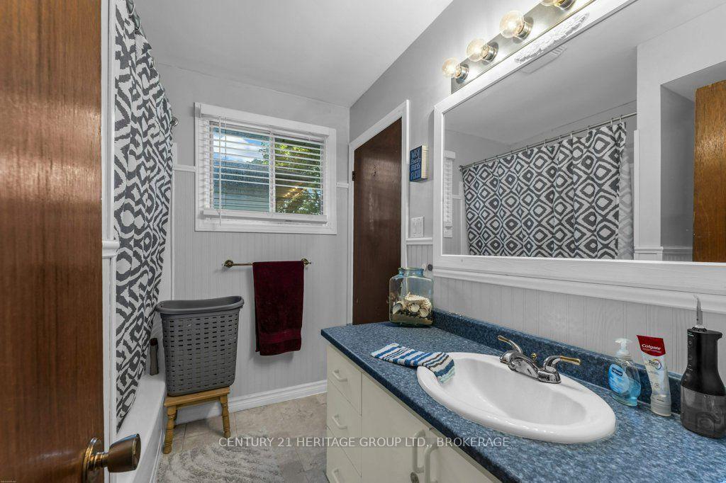 Photo 18 of 678 Carnaby Street, Kingston, South of Taylor-Kidd Blvd — HOMEH