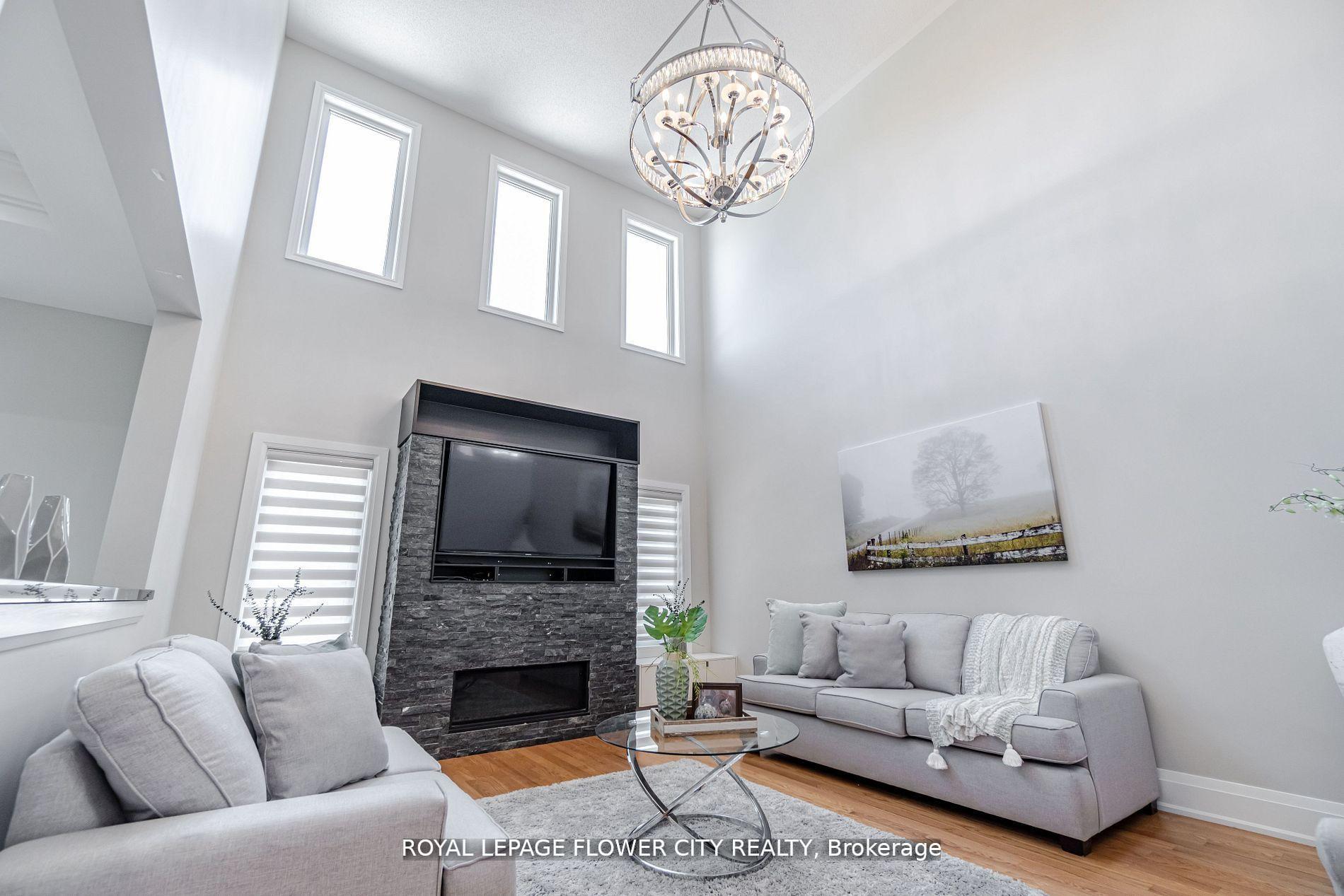 Photo 10 of 36 Louvain Drive, Brampton, Vales of Castlemore North — HOMEH