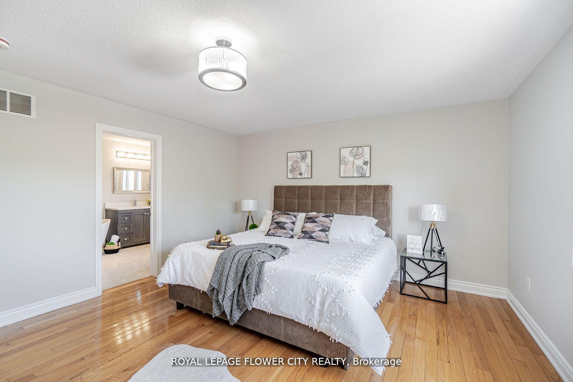 Photo 16 of 36 Louvain Drive, Brampton, Vales of Castlemore North — HOMEH