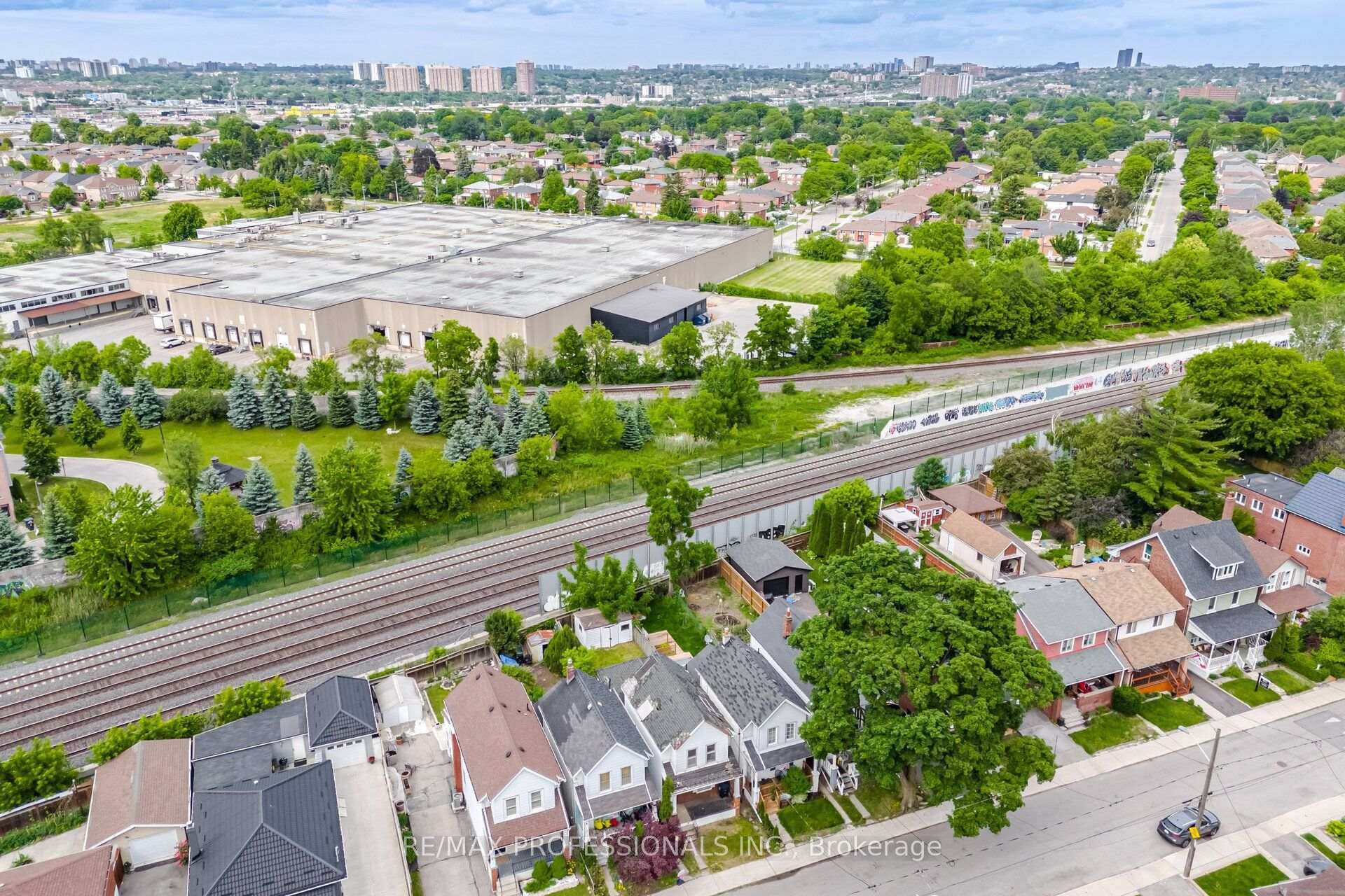 Photo 8 of 39 Holley Avenue, North York, Weston — HOMEH